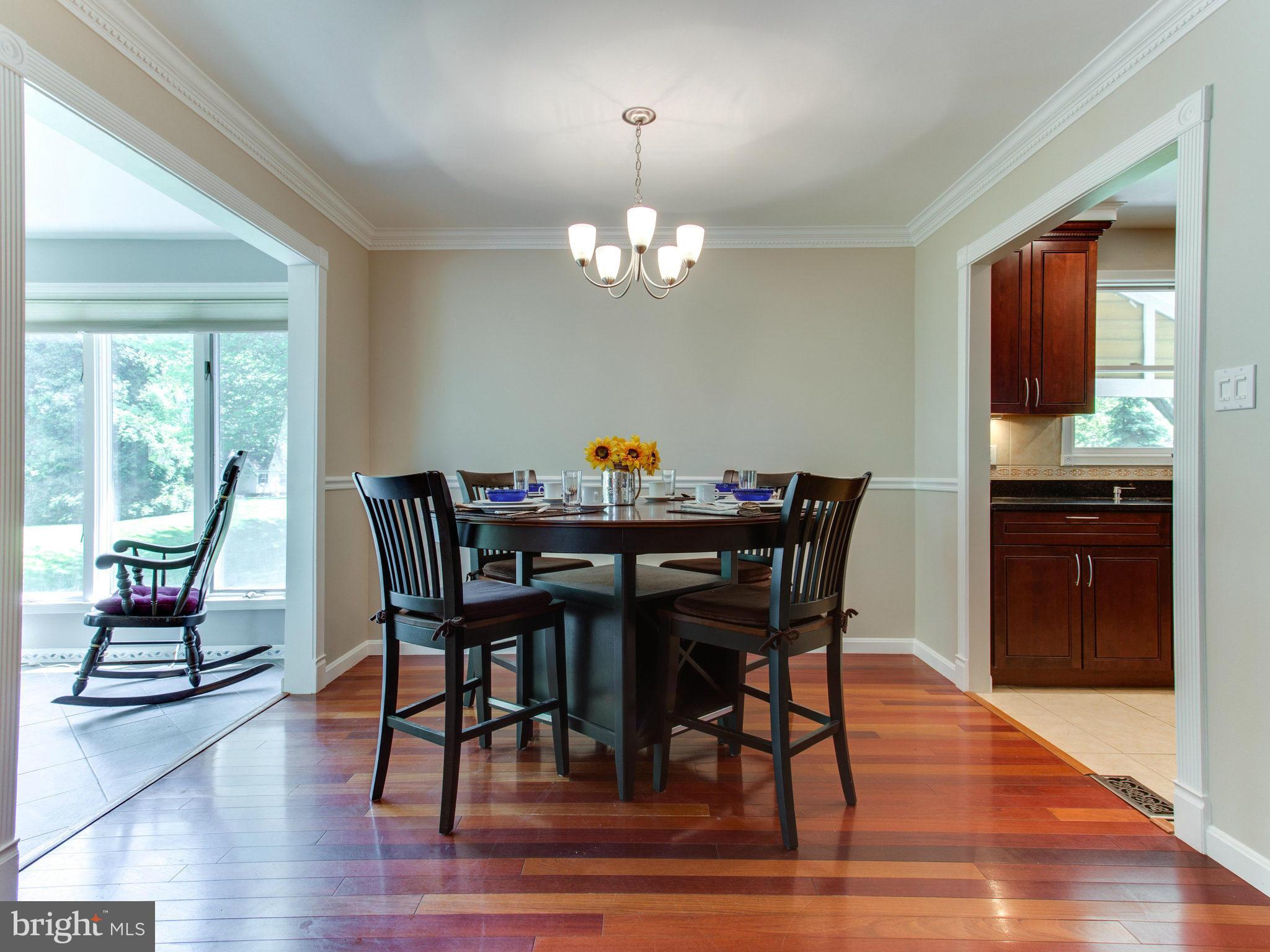 MANOR LAKE - Residential