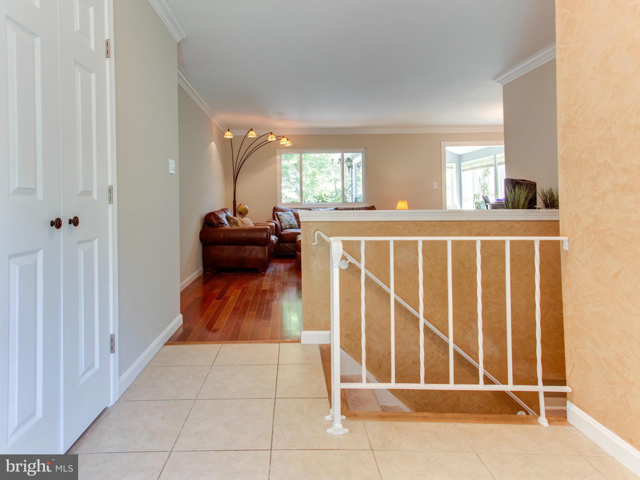 MANOR LAKE - Residential