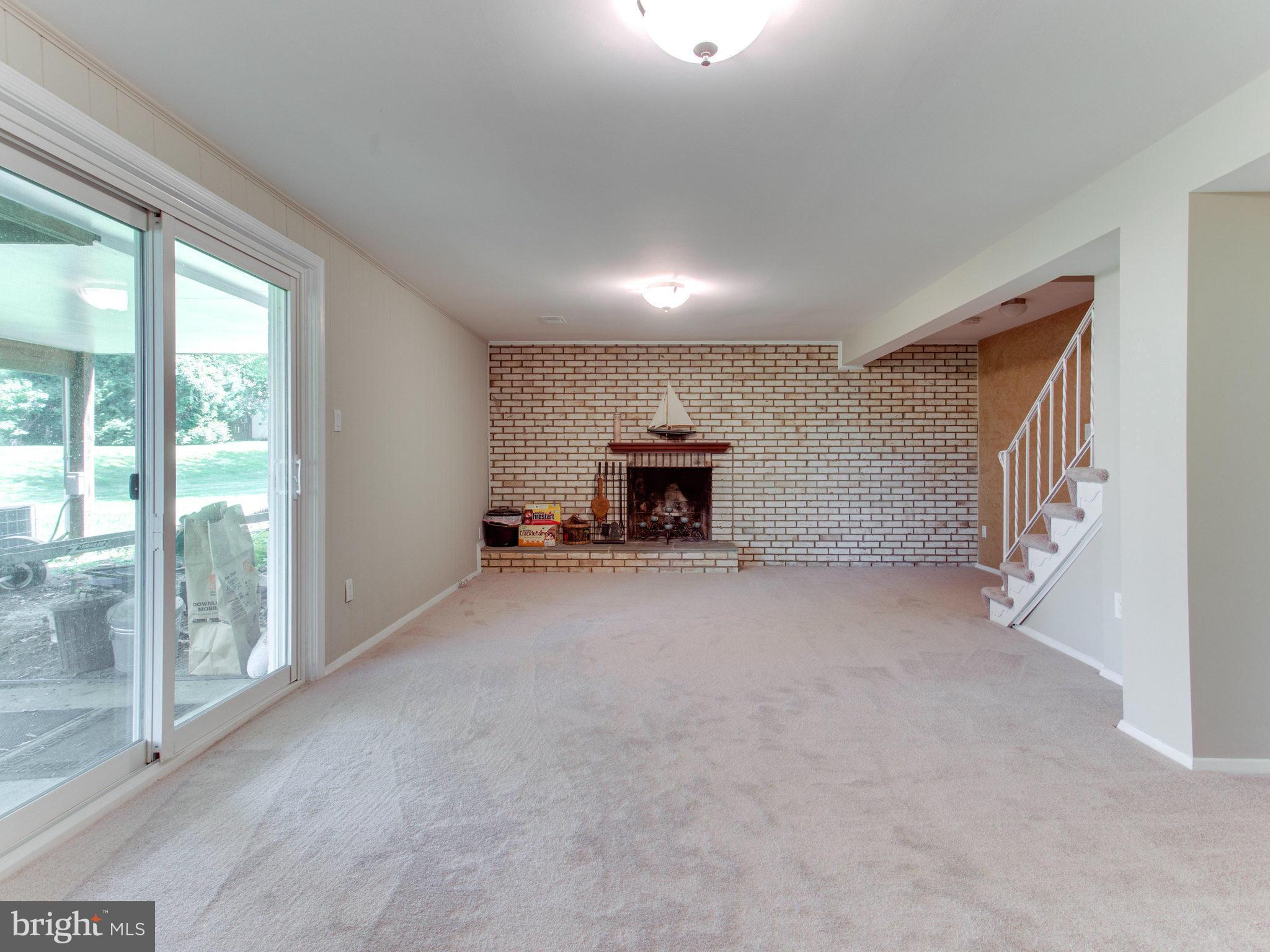 MANOR LAKE - Residential