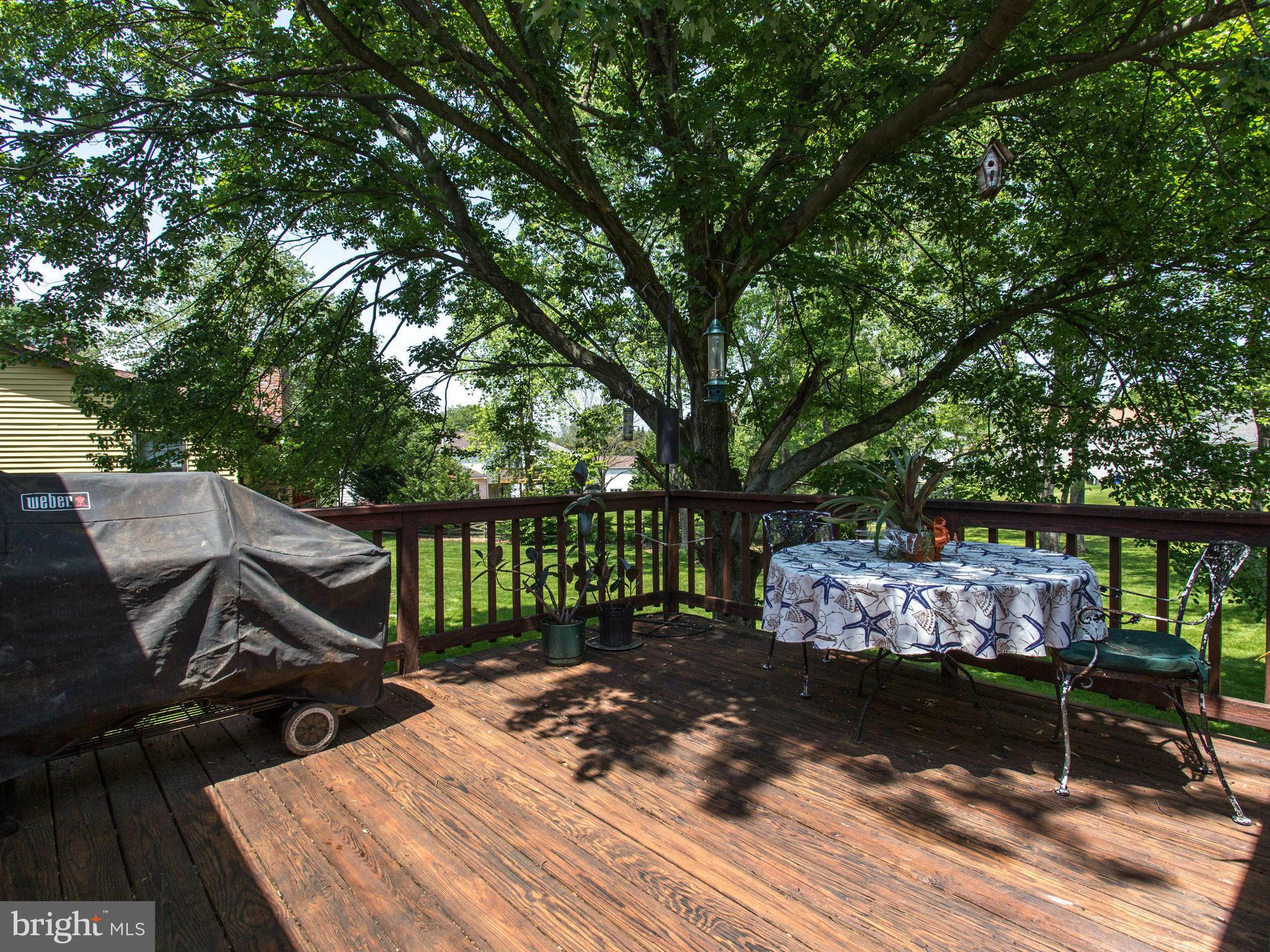 MANOR LAKE - Residential