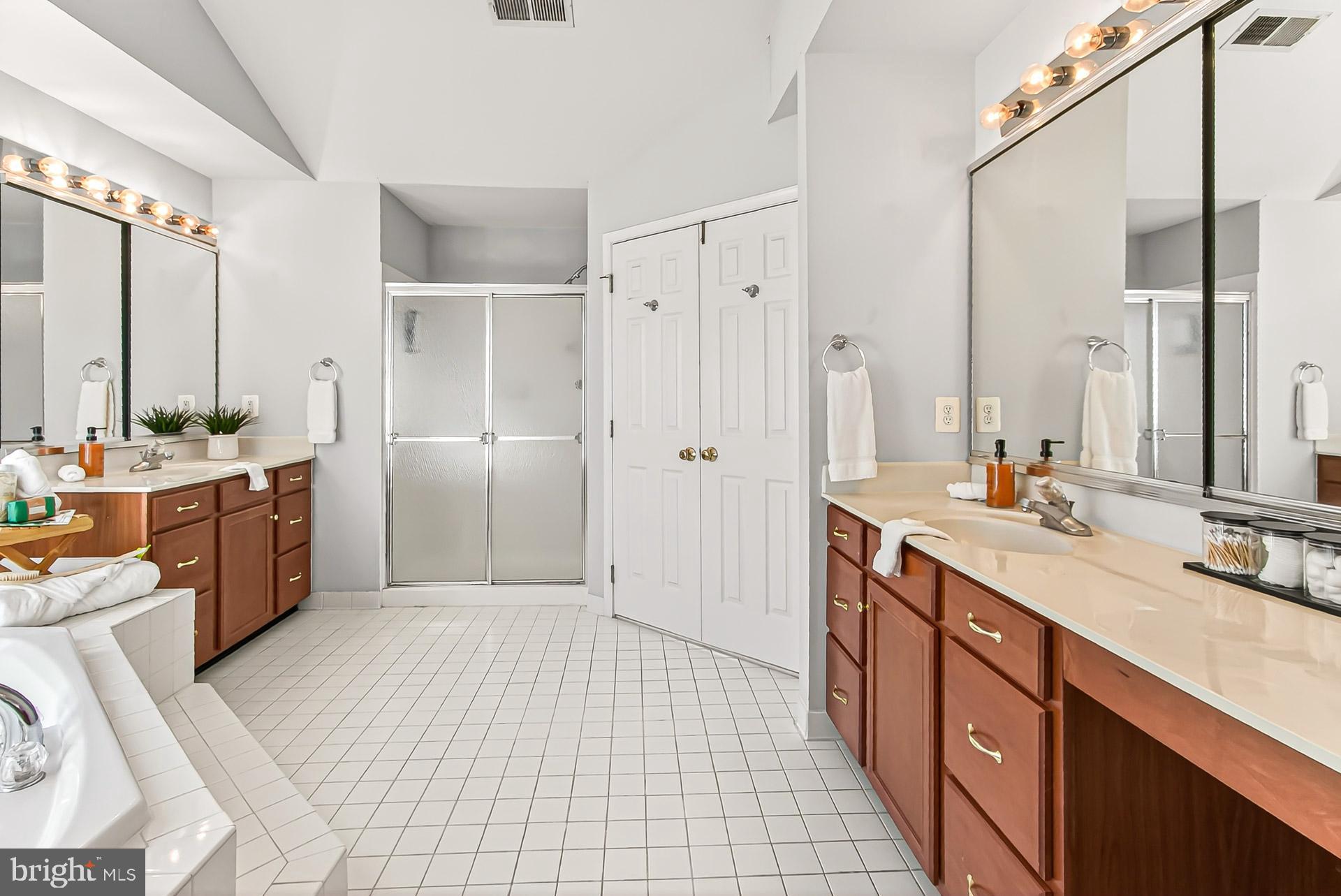 SOUTH RIDING - Residential