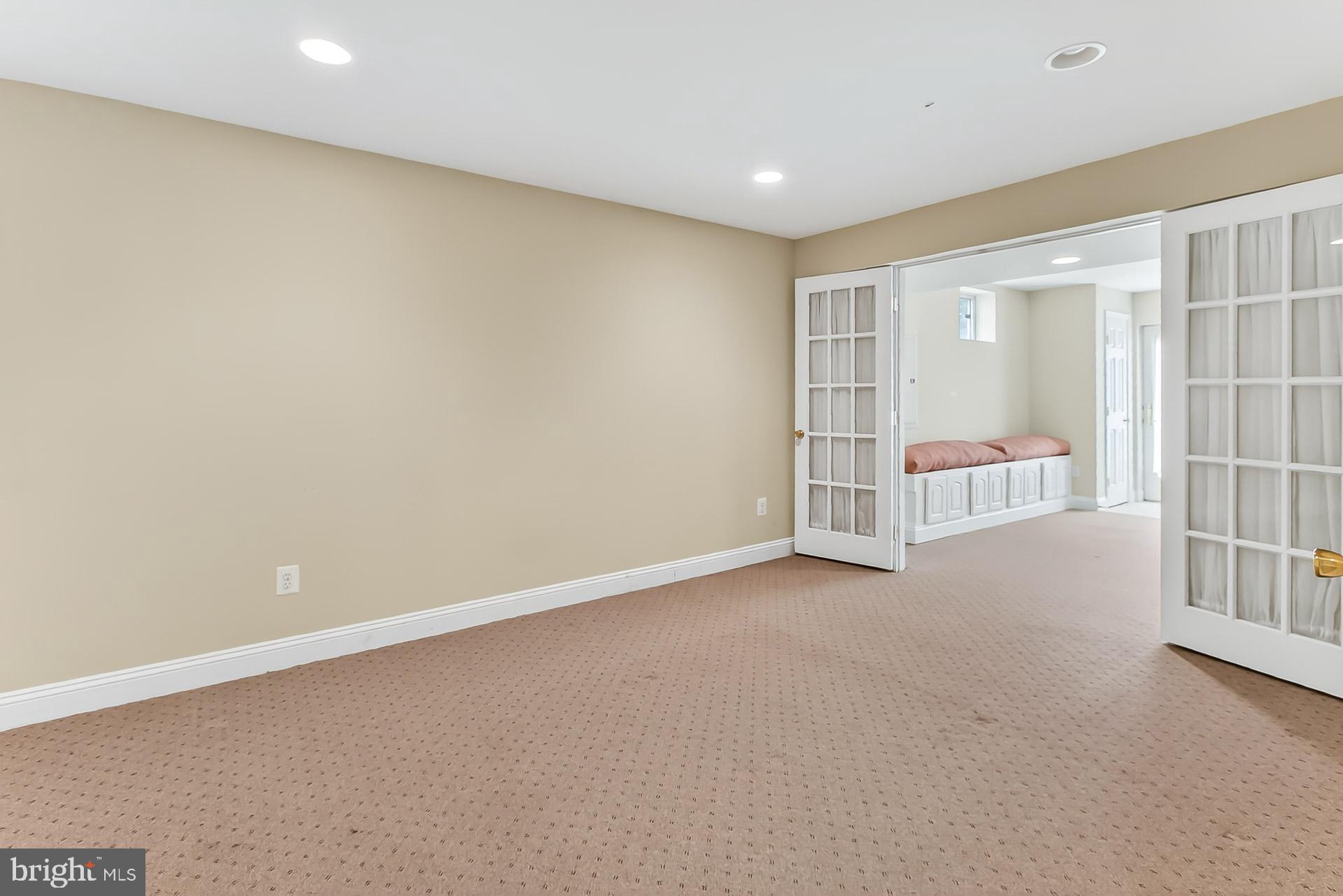 SOUTH RIDING - Residential