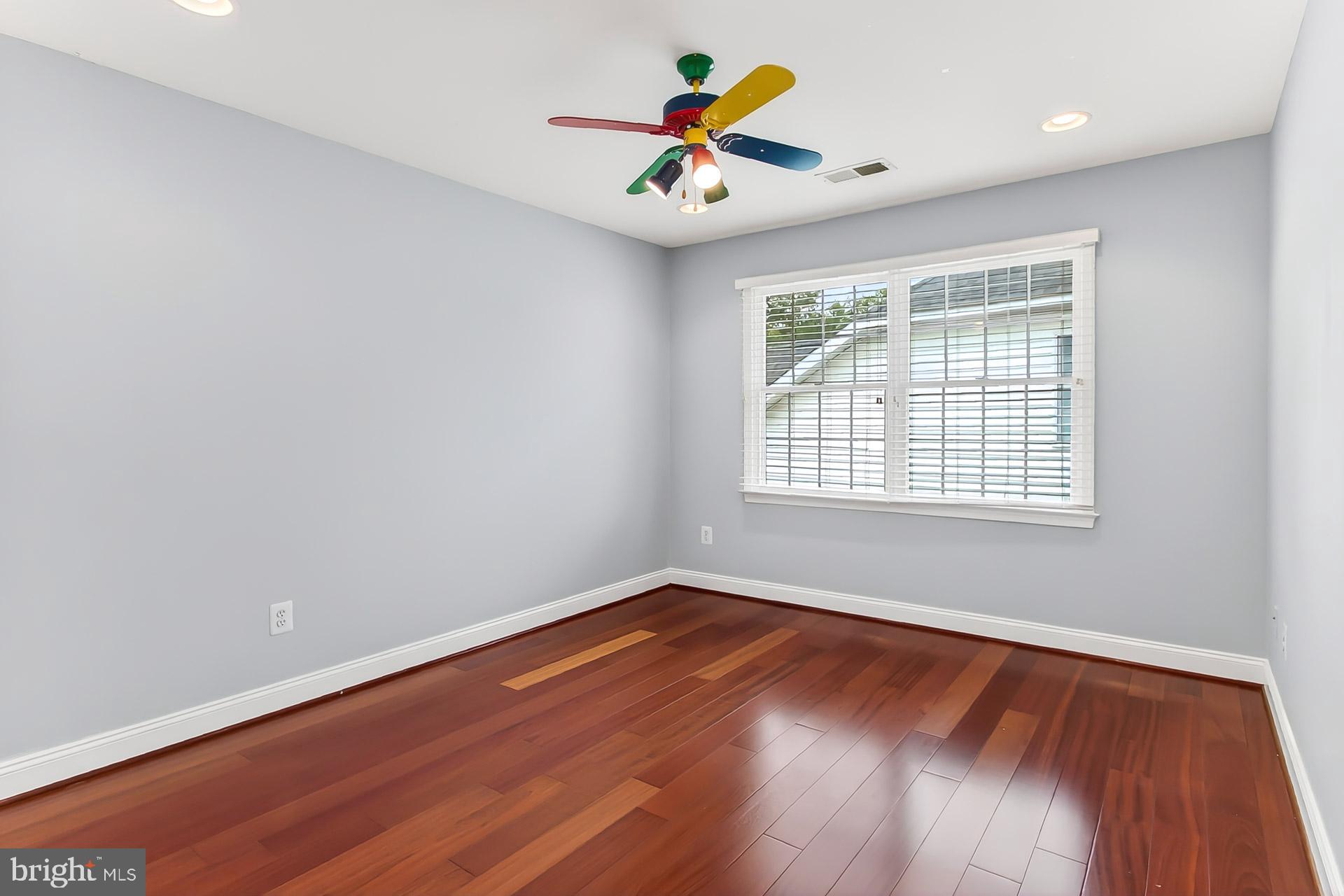 SOUTH RIDING - Residential