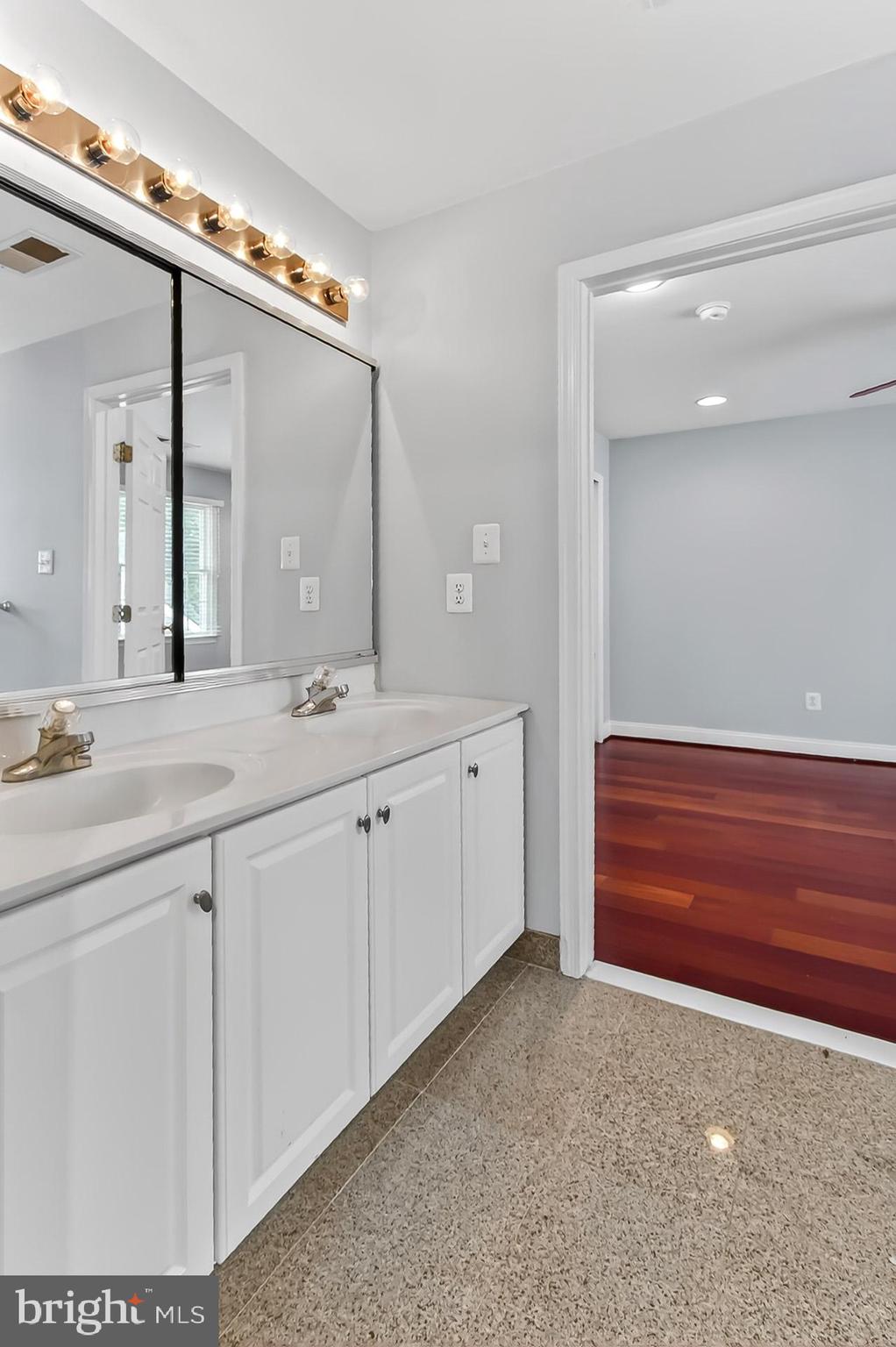 SOUTH RIDING - Residential