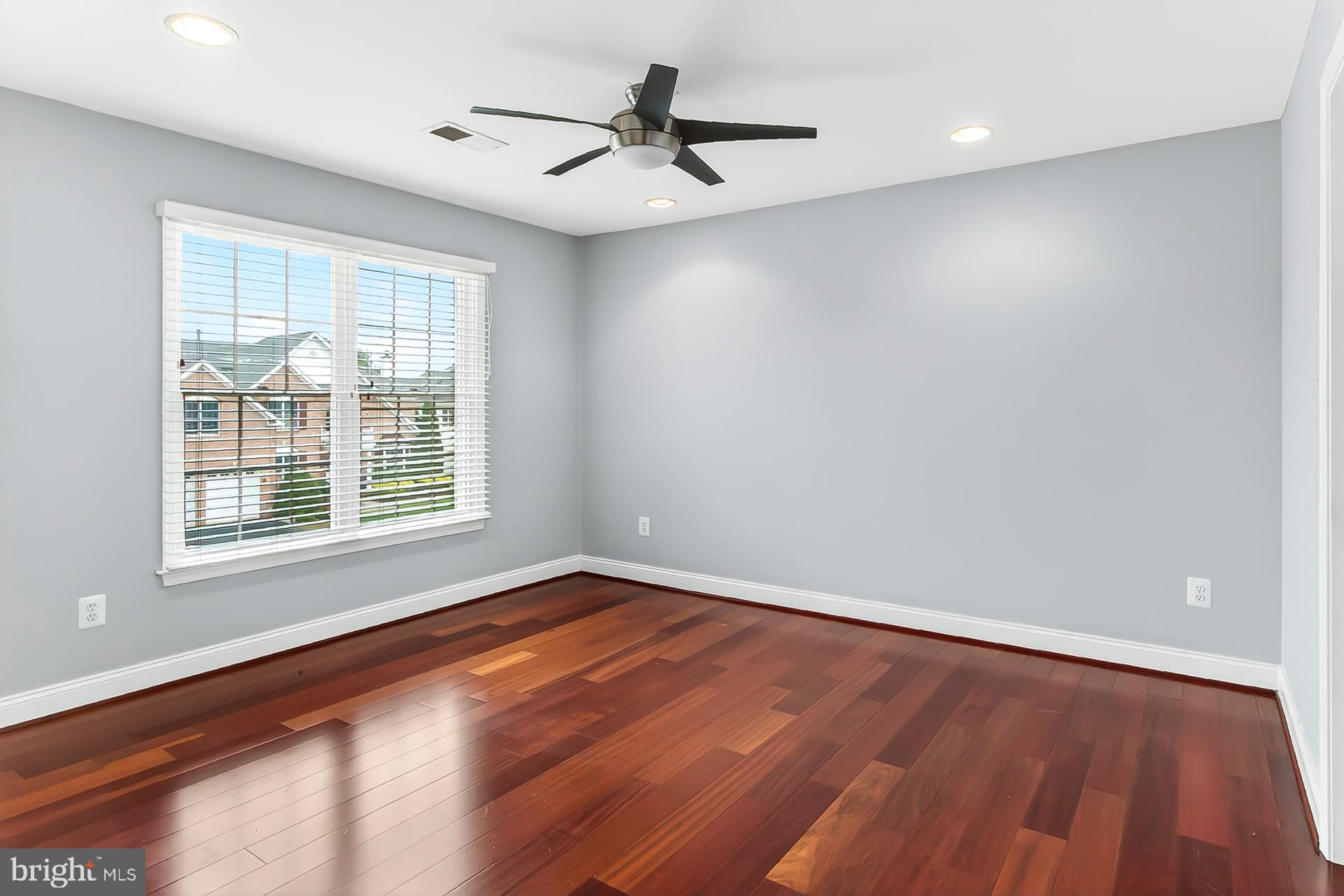 SOUTH RIDING - Residential