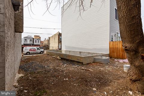 PORT RICHMOND - Land