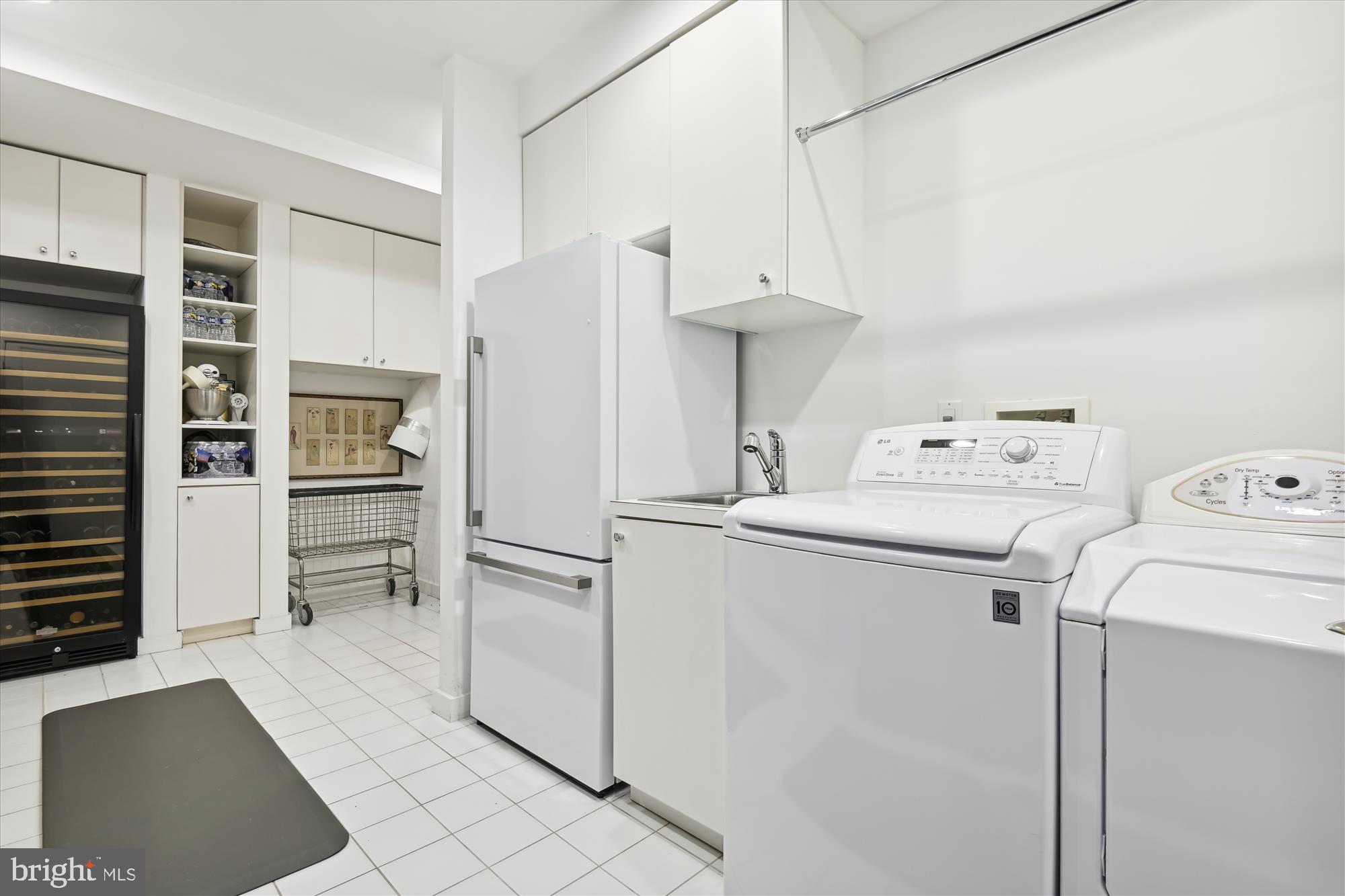 LAKE SHORE - Residential