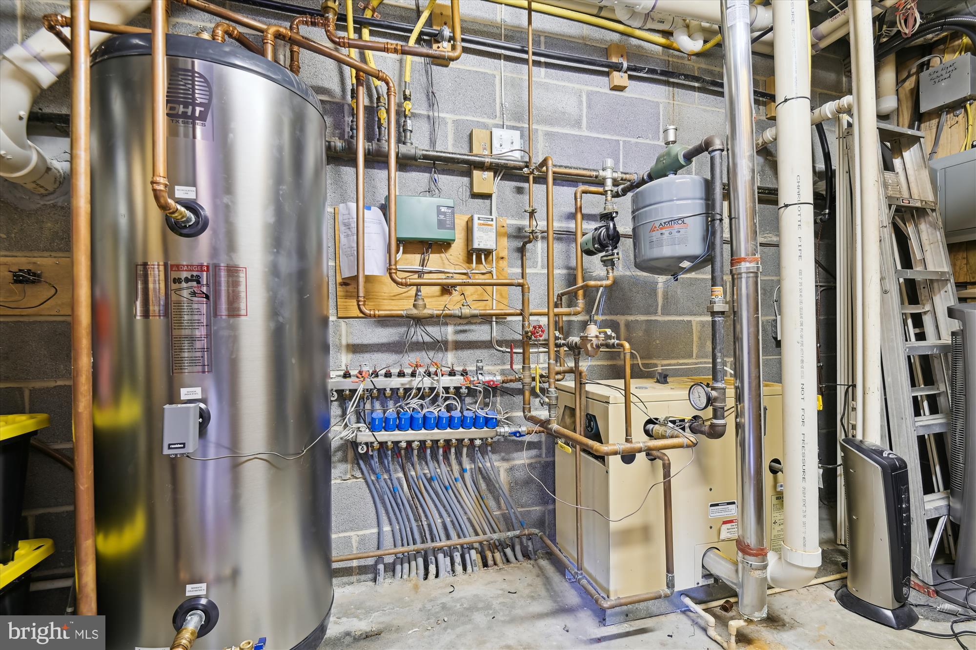 LAKE SHORE - Residential