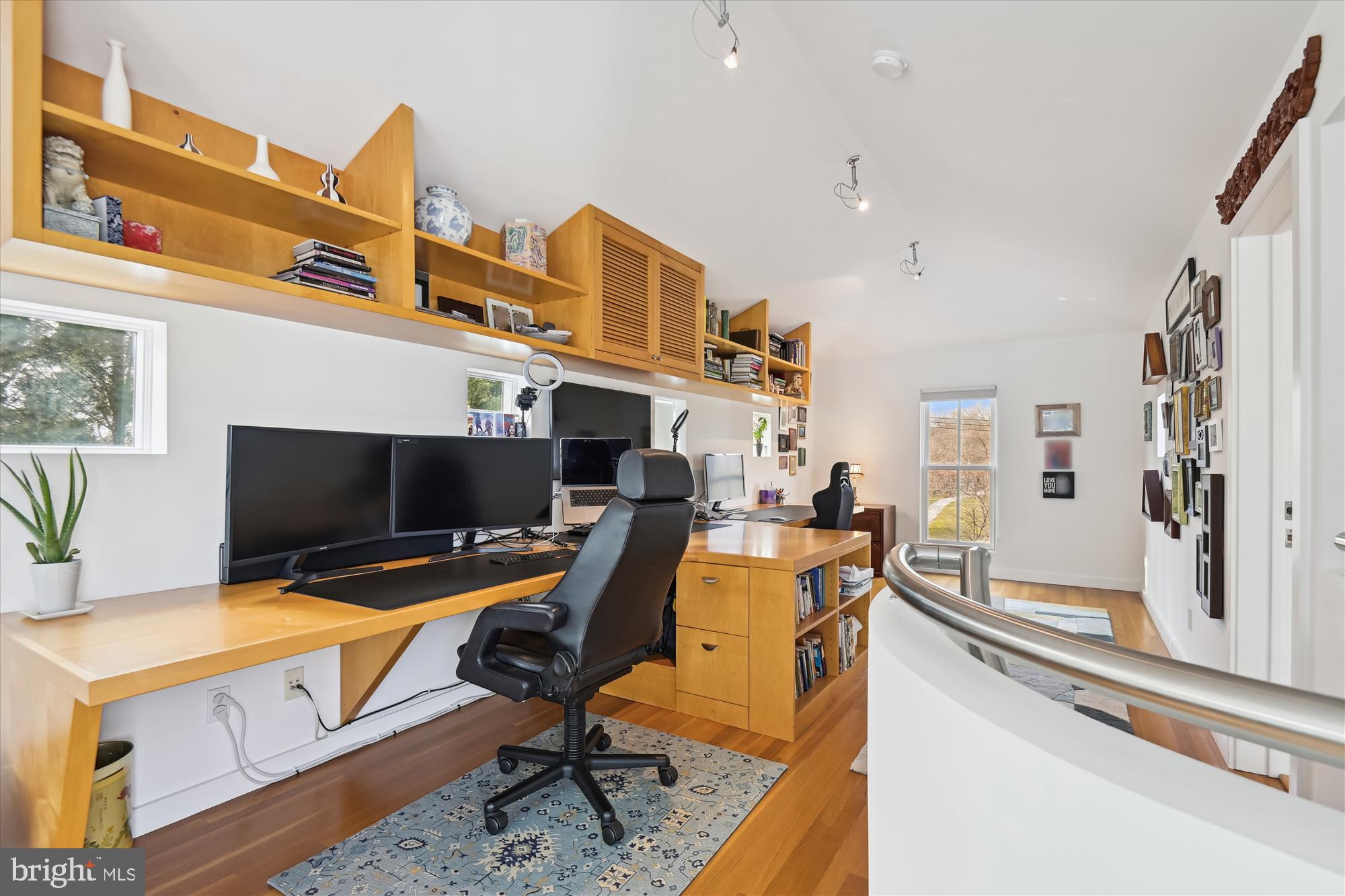 LAKE SHORE - Residential