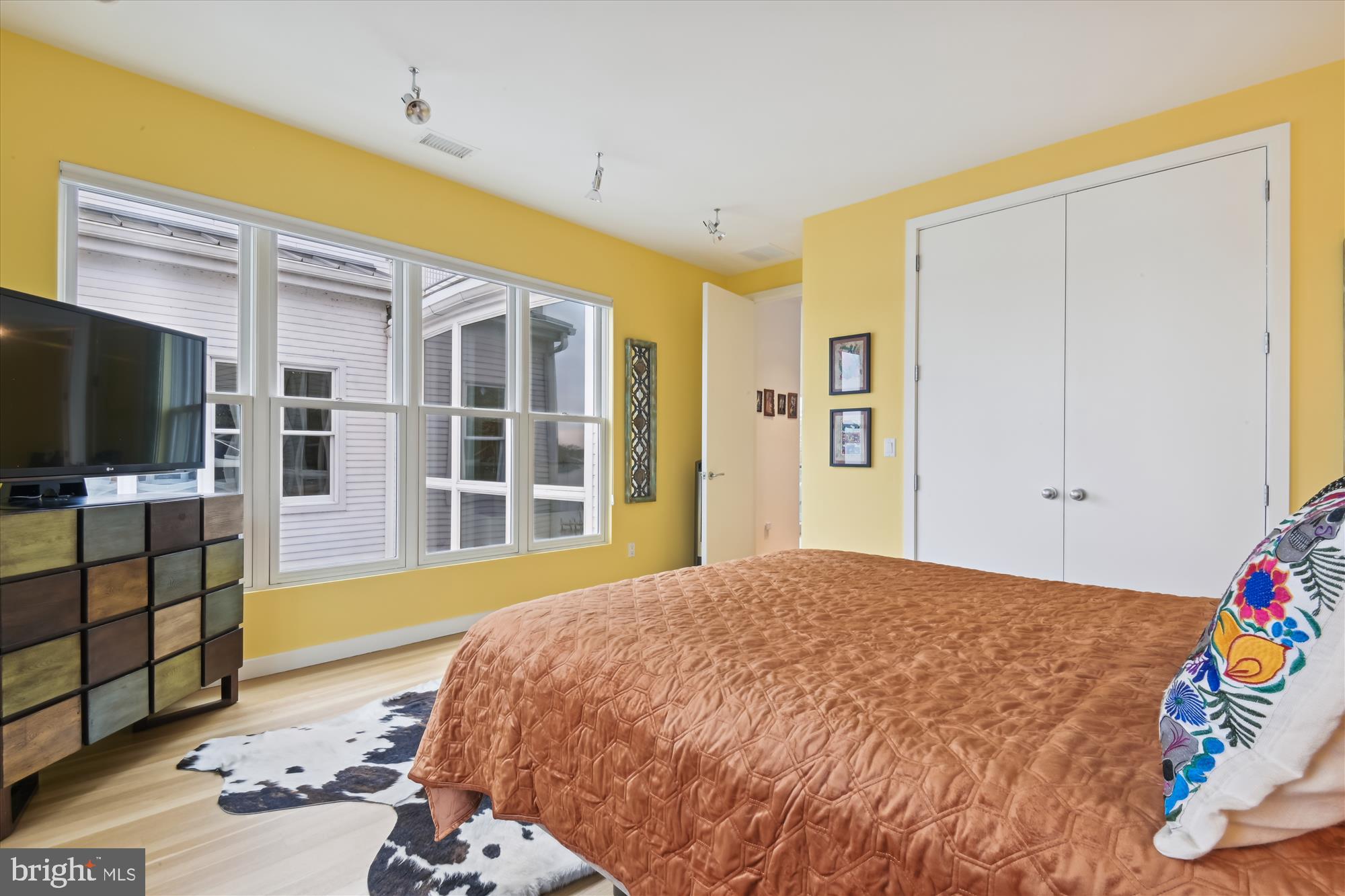 LAKE SHORE - Residential