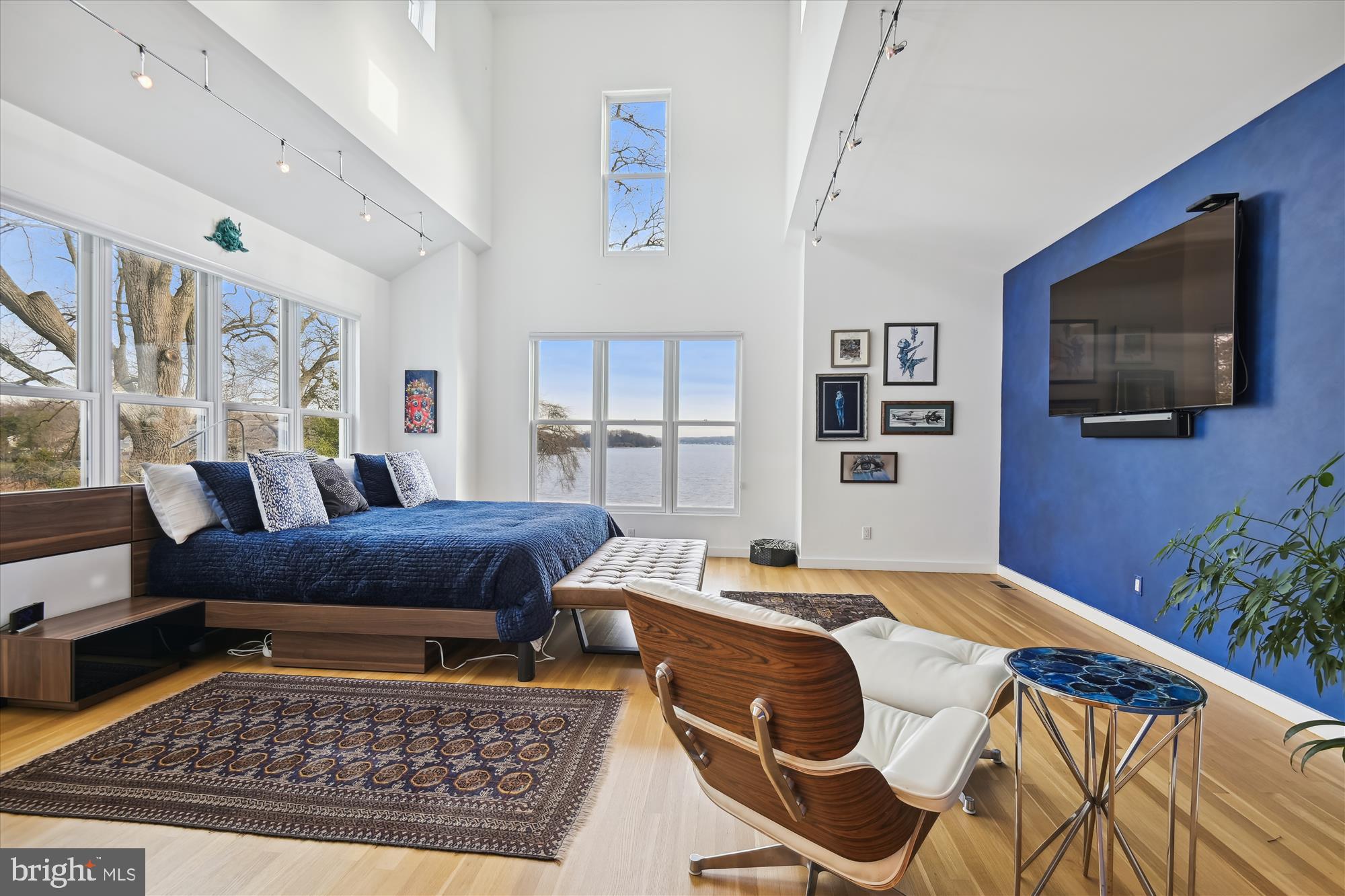 LAKE SHORE - Residential