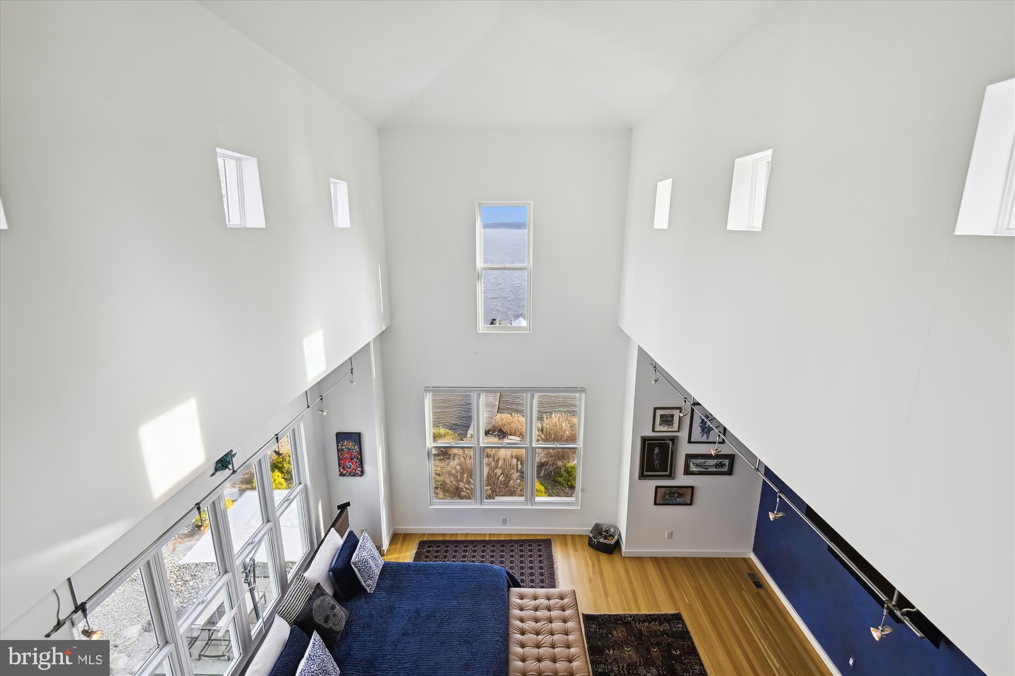 LAKE SHORE - Residential