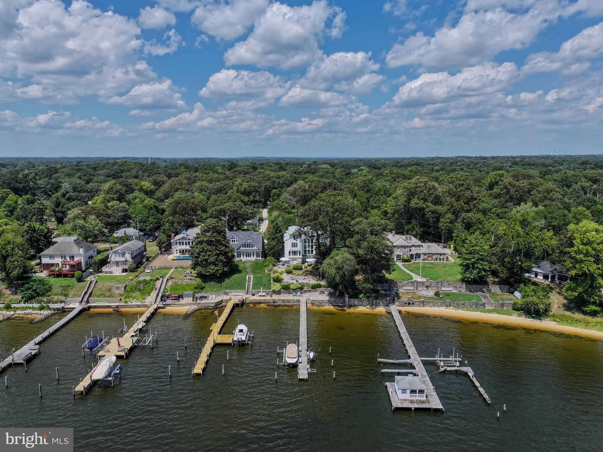 LAKE SHORE - Residential