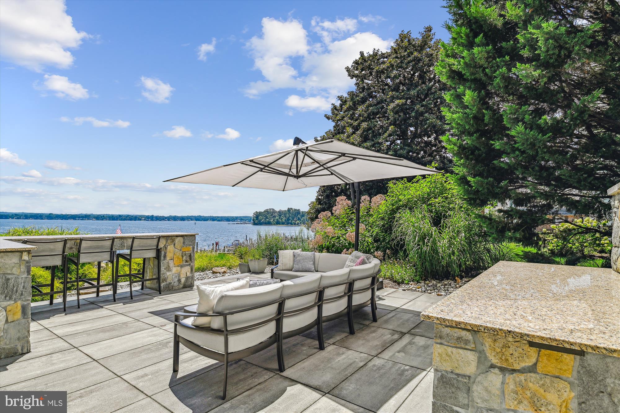 LAKE SHORE - Residential