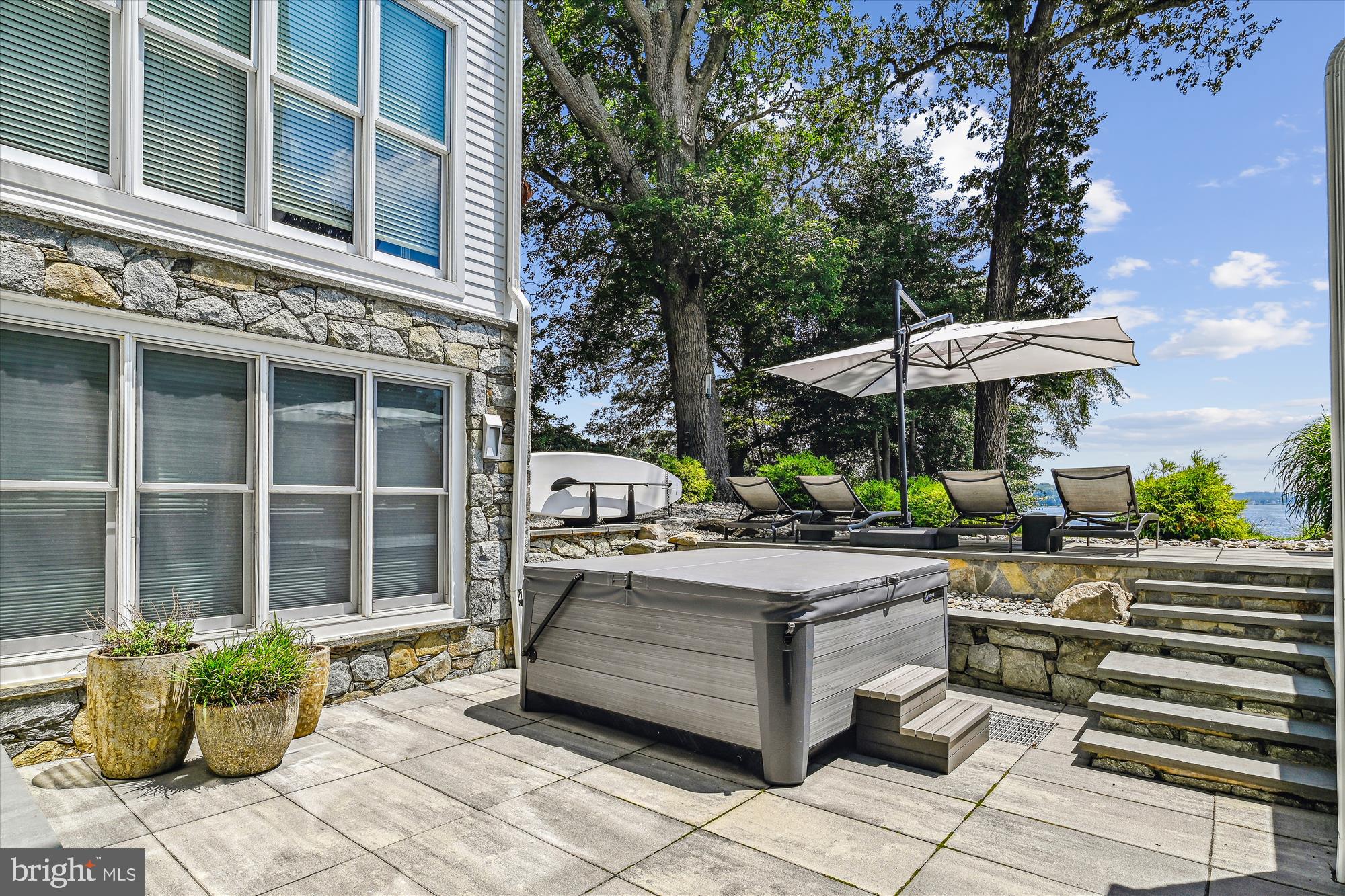 LAKE SHORE - Residential