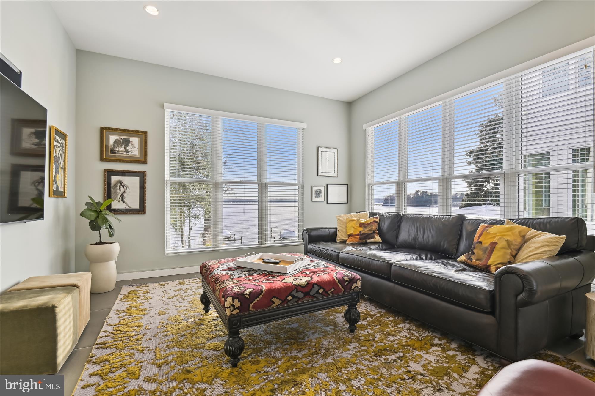 LAKE SHORE - Residential