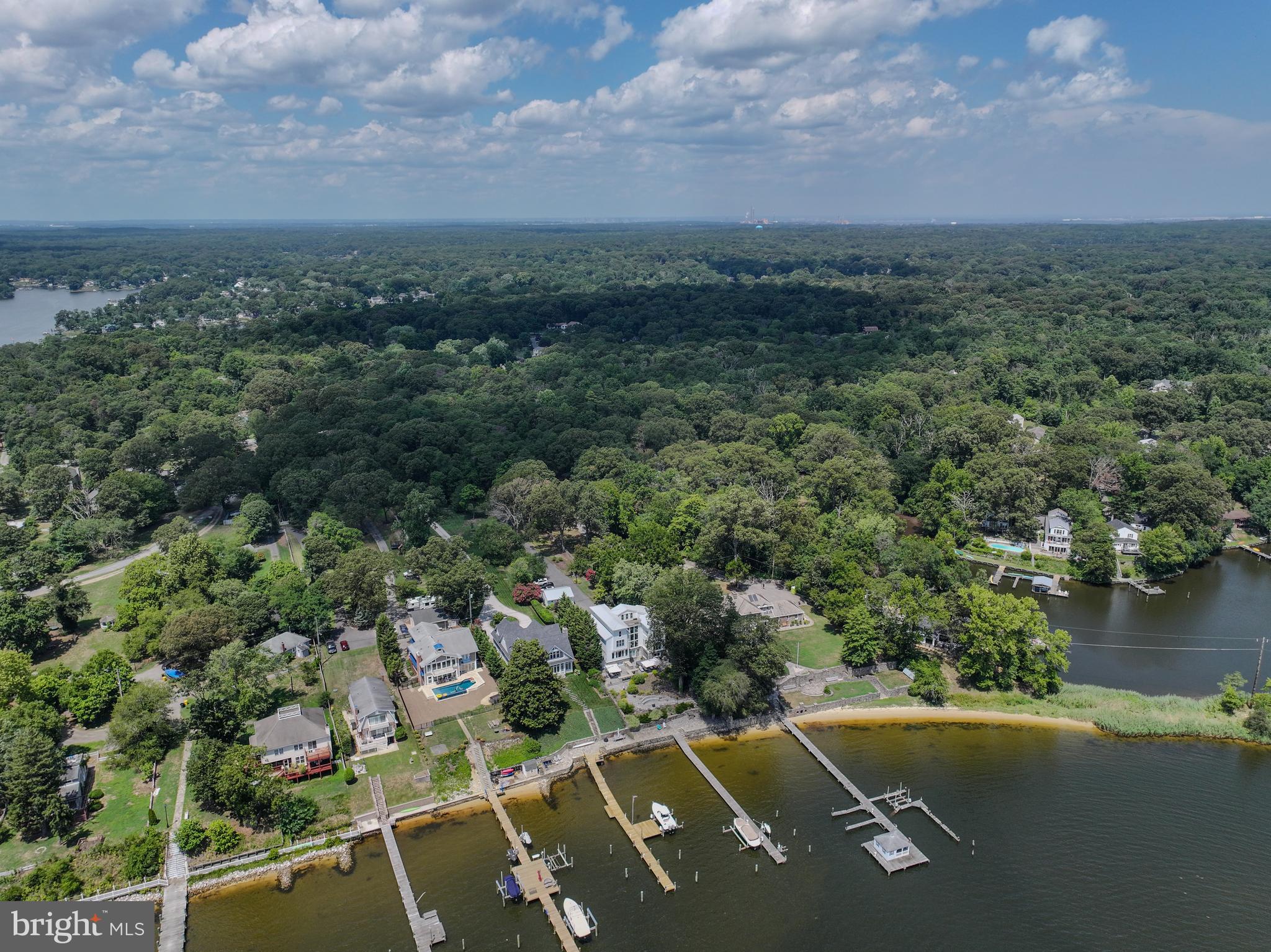 LAKE SHORE - Residential