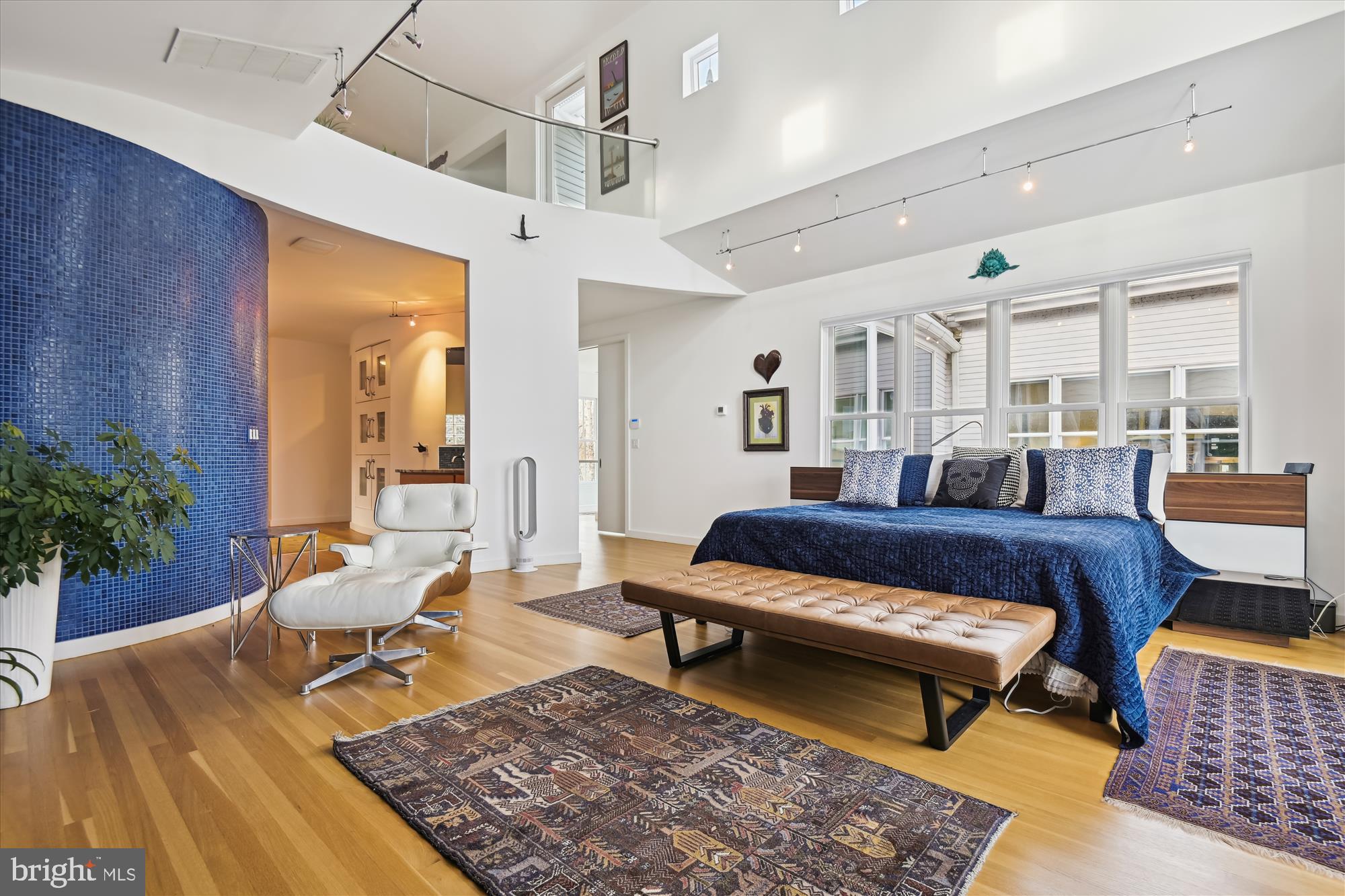 LAKE SHORE - Residential