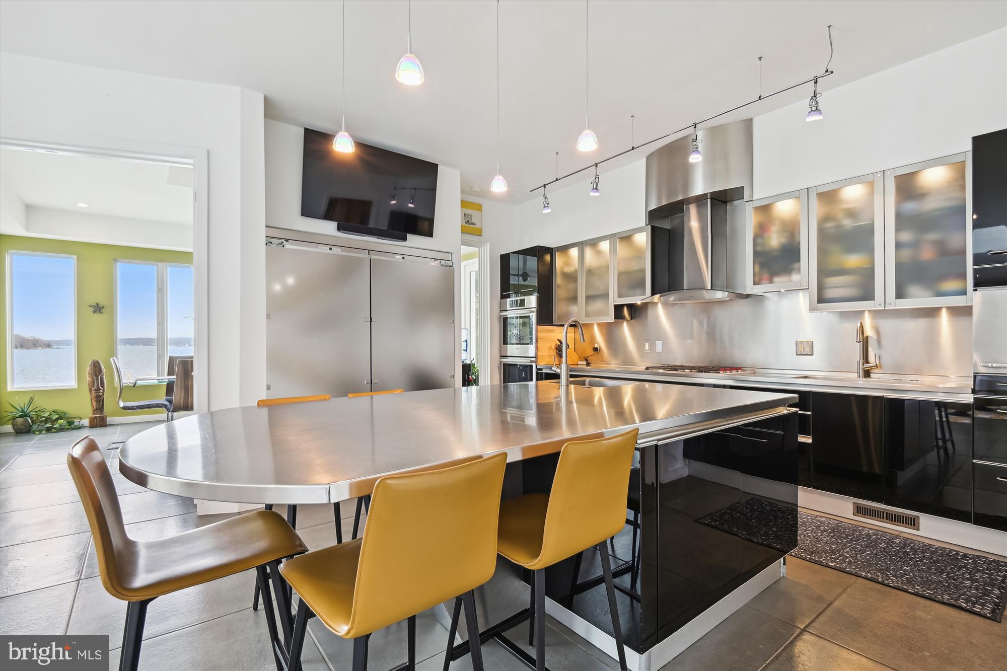 LAKE SHORE - Residential