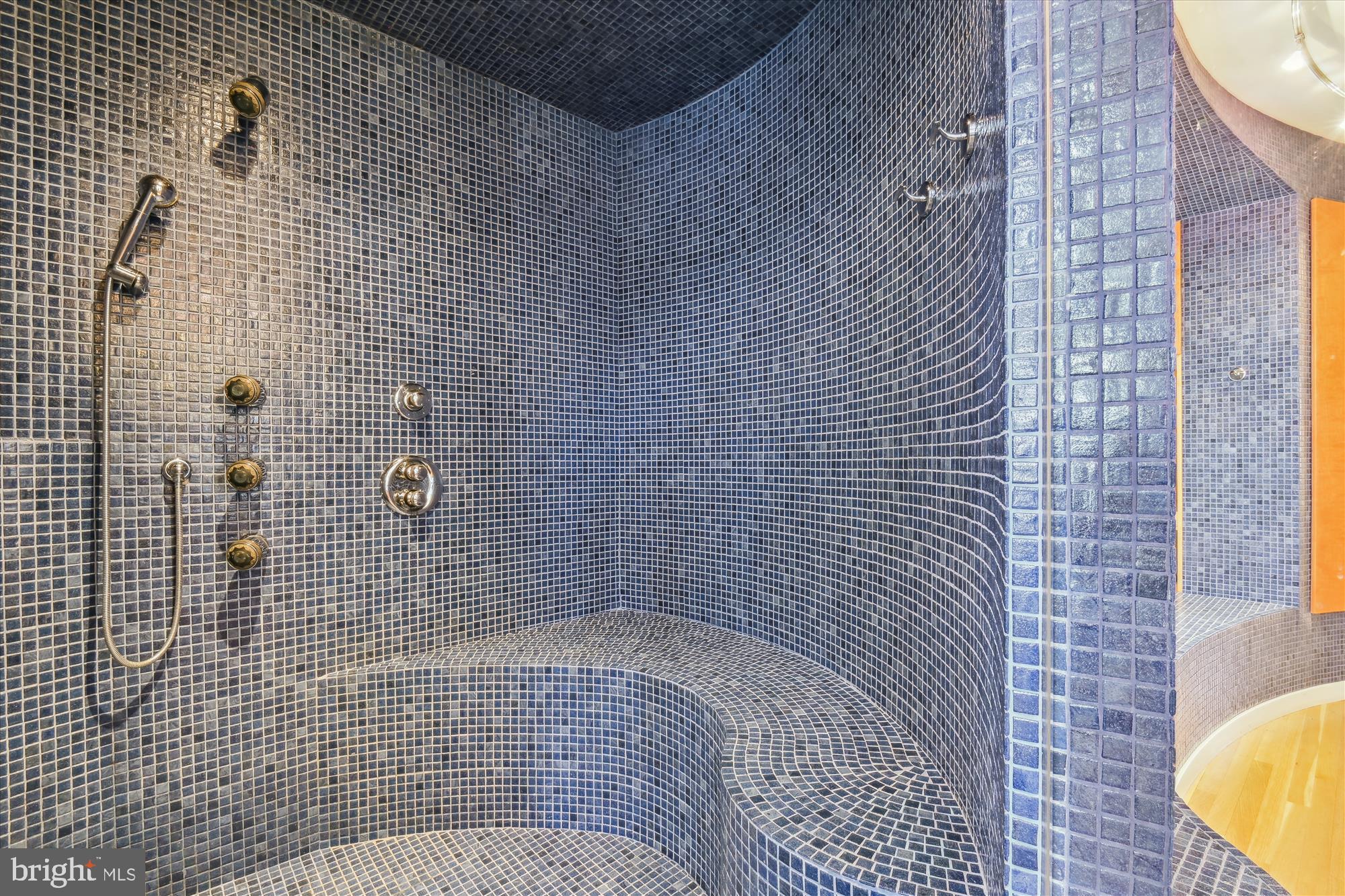 LAKE SHORE - Residential