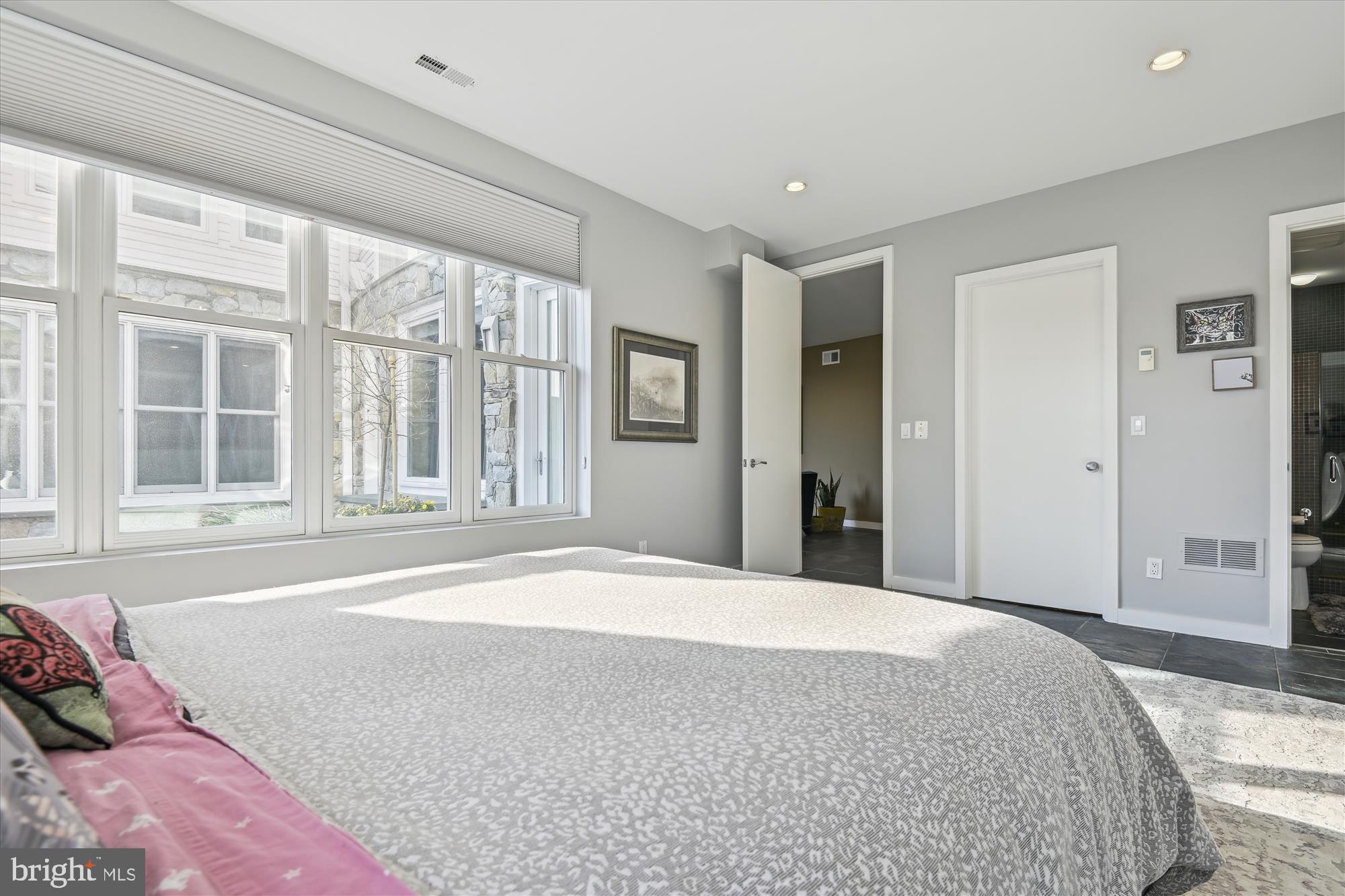 LAKE SHORE - Residential