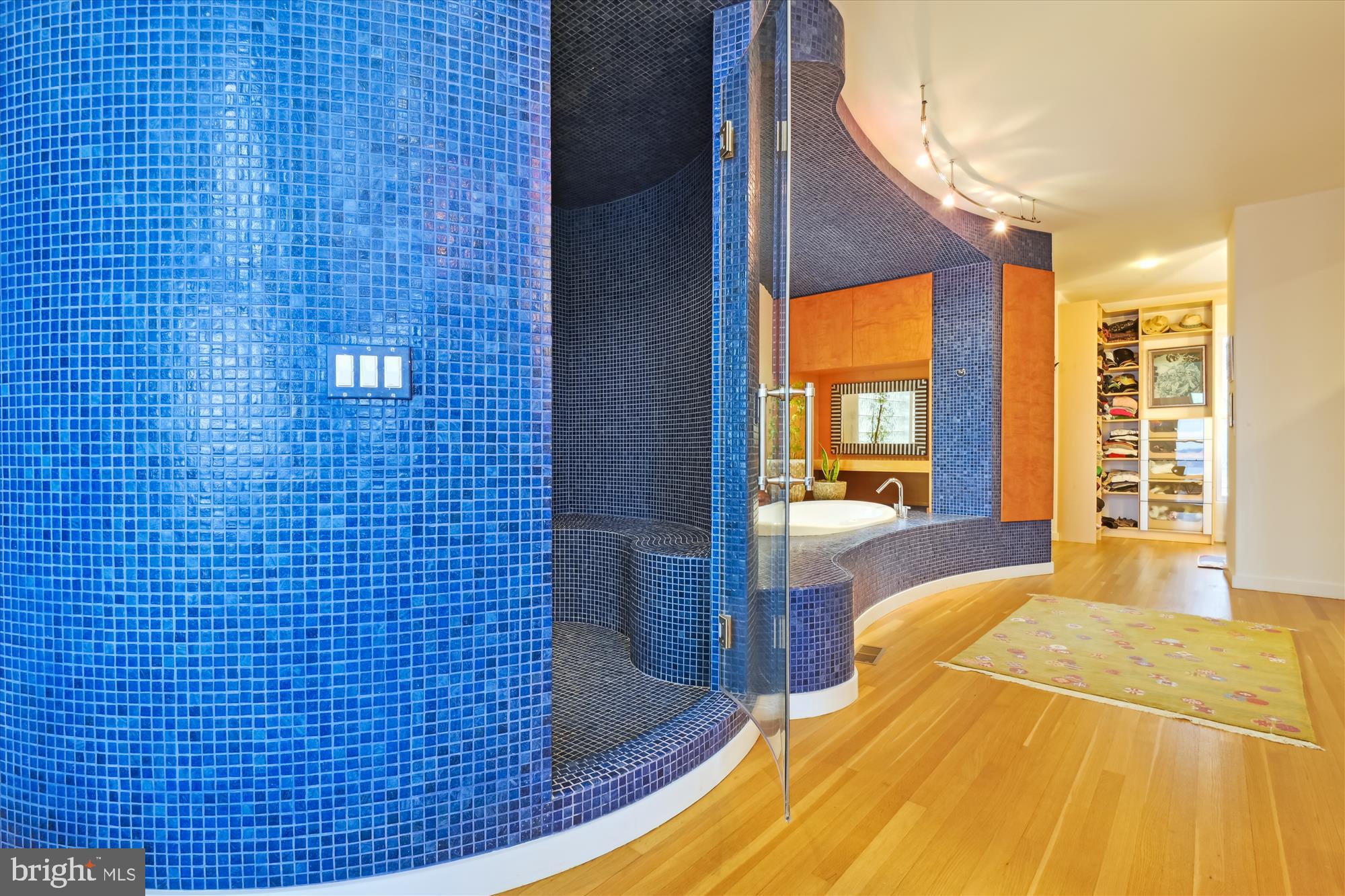 LAKE SHORE - Residential