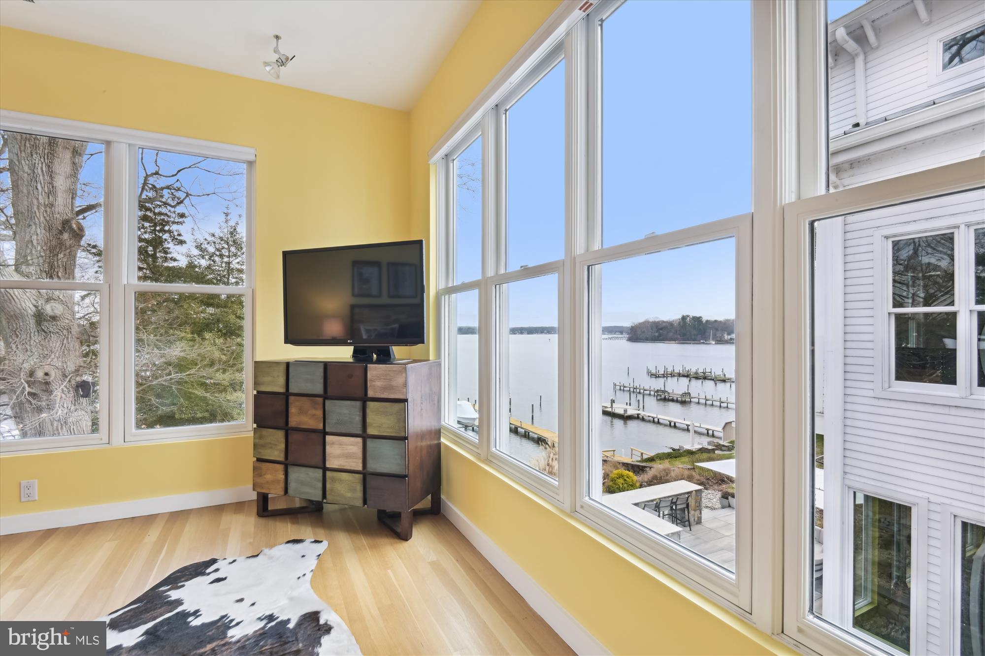 LAKE SHORE - Residential