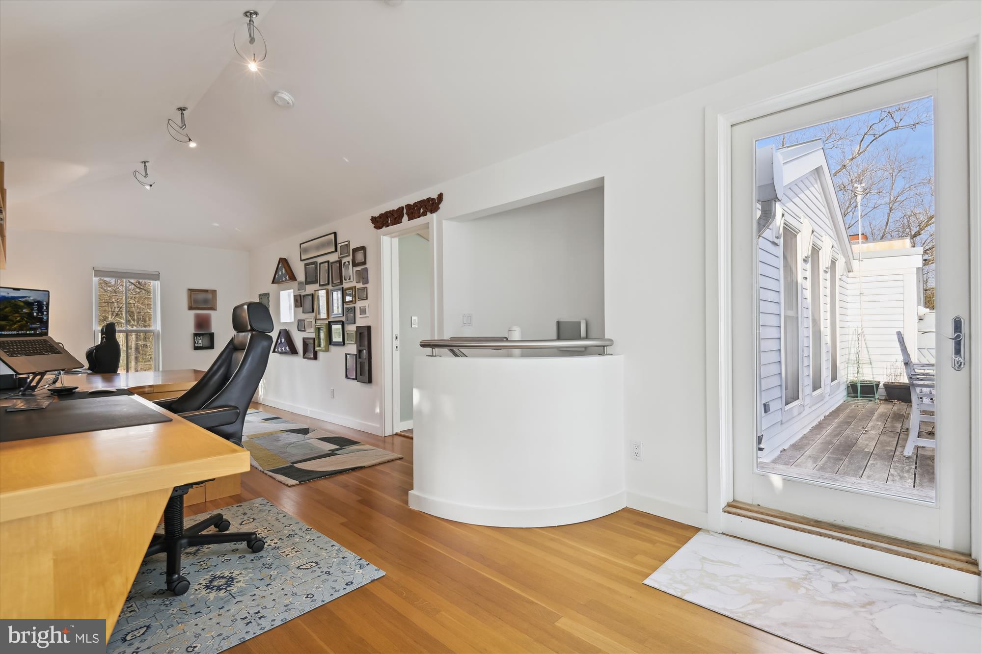 LAKE SHORE - Residential