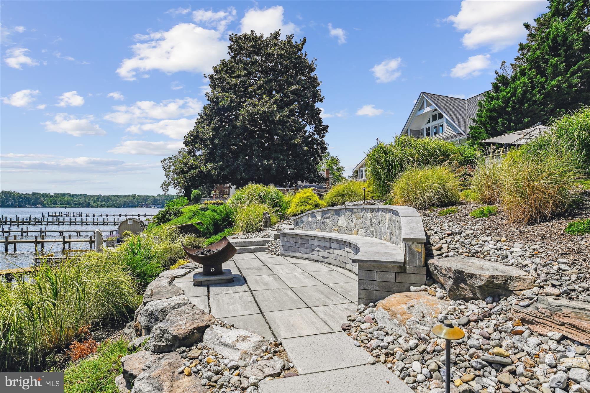 LAKE SHORE - Residential