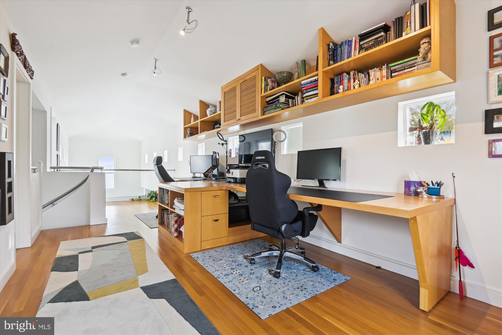 LAKE SHORE - Residential