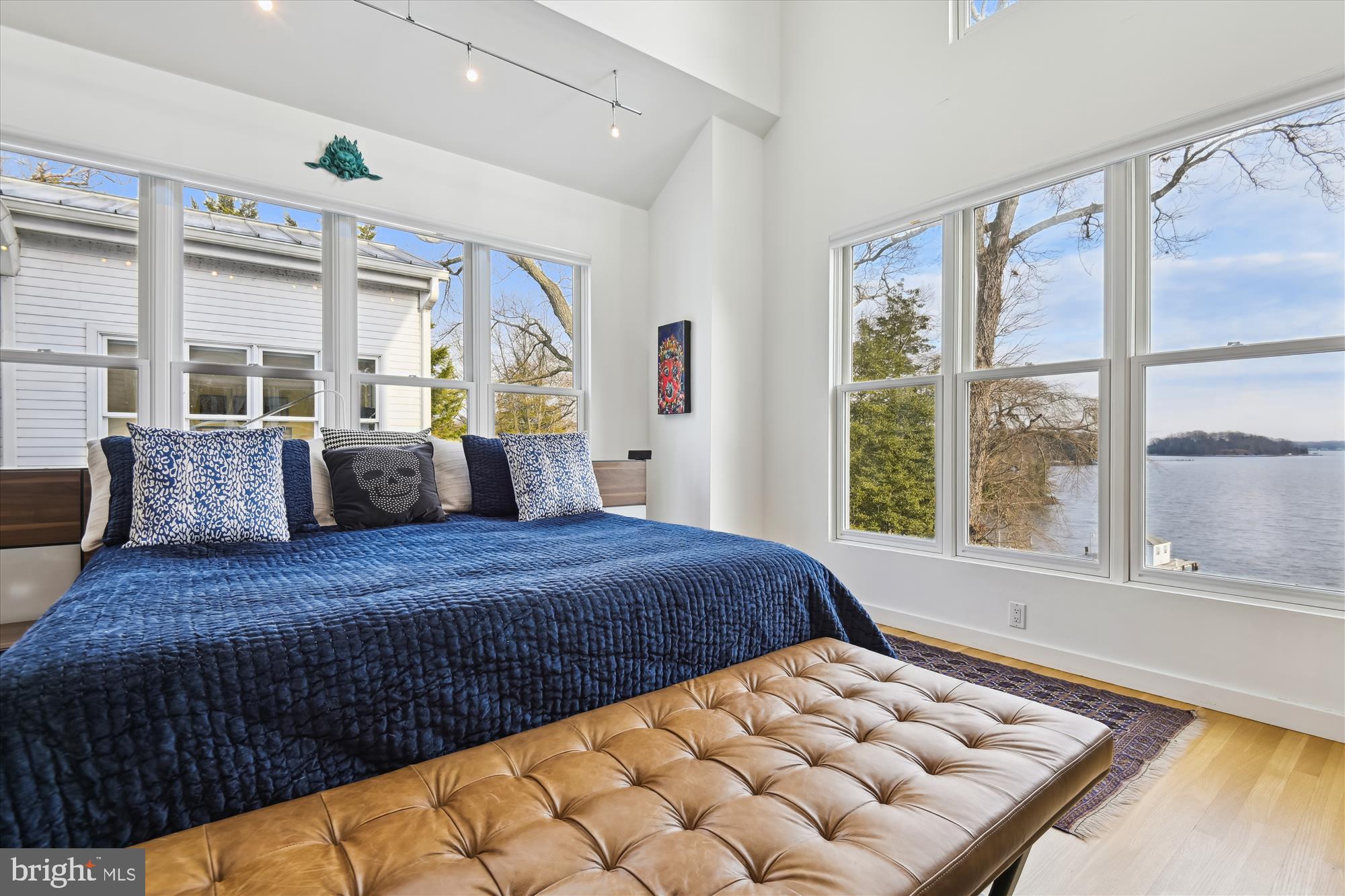 LAKE SHORE - Residential