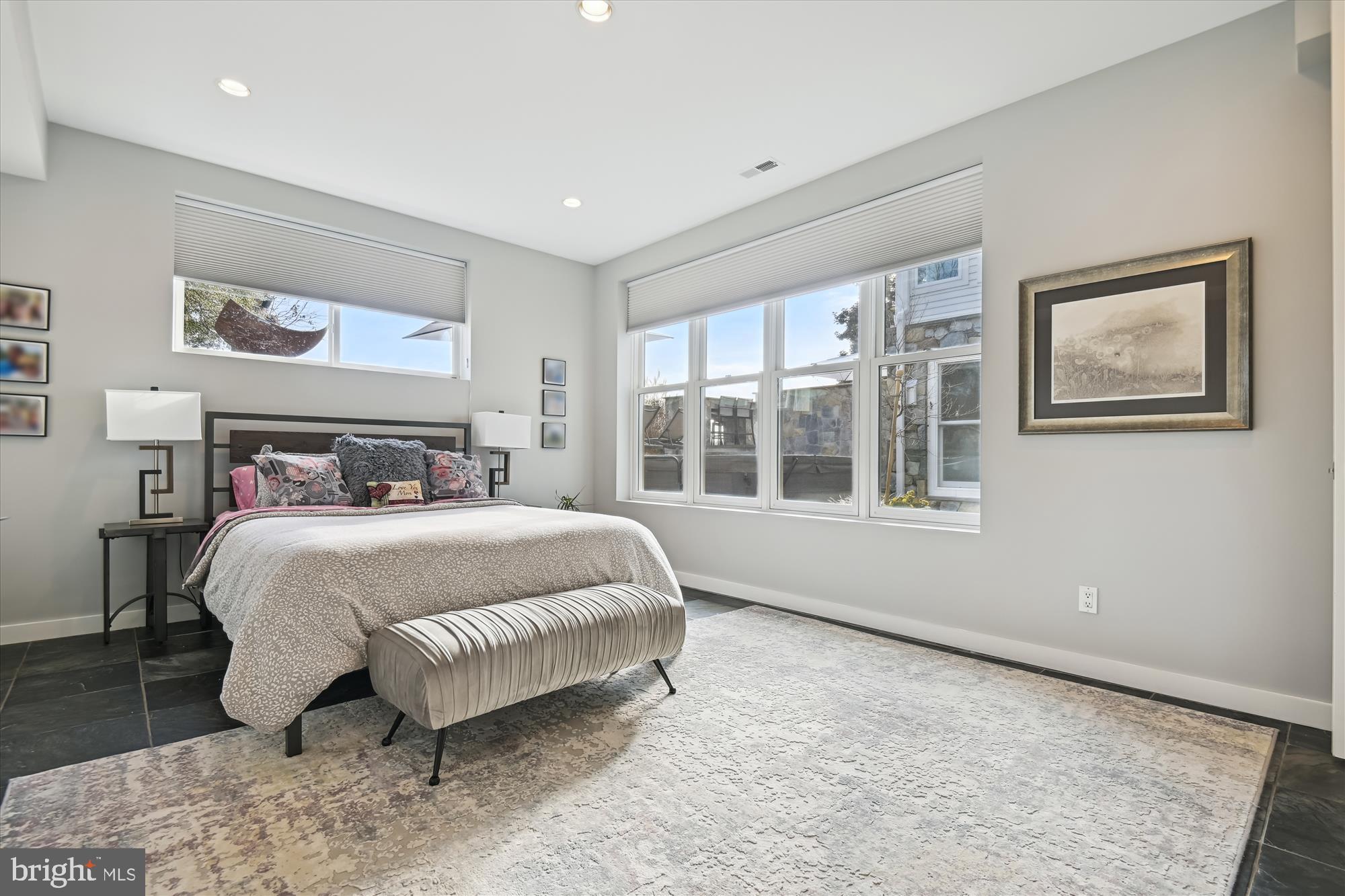 LAKE SHORE - Residential