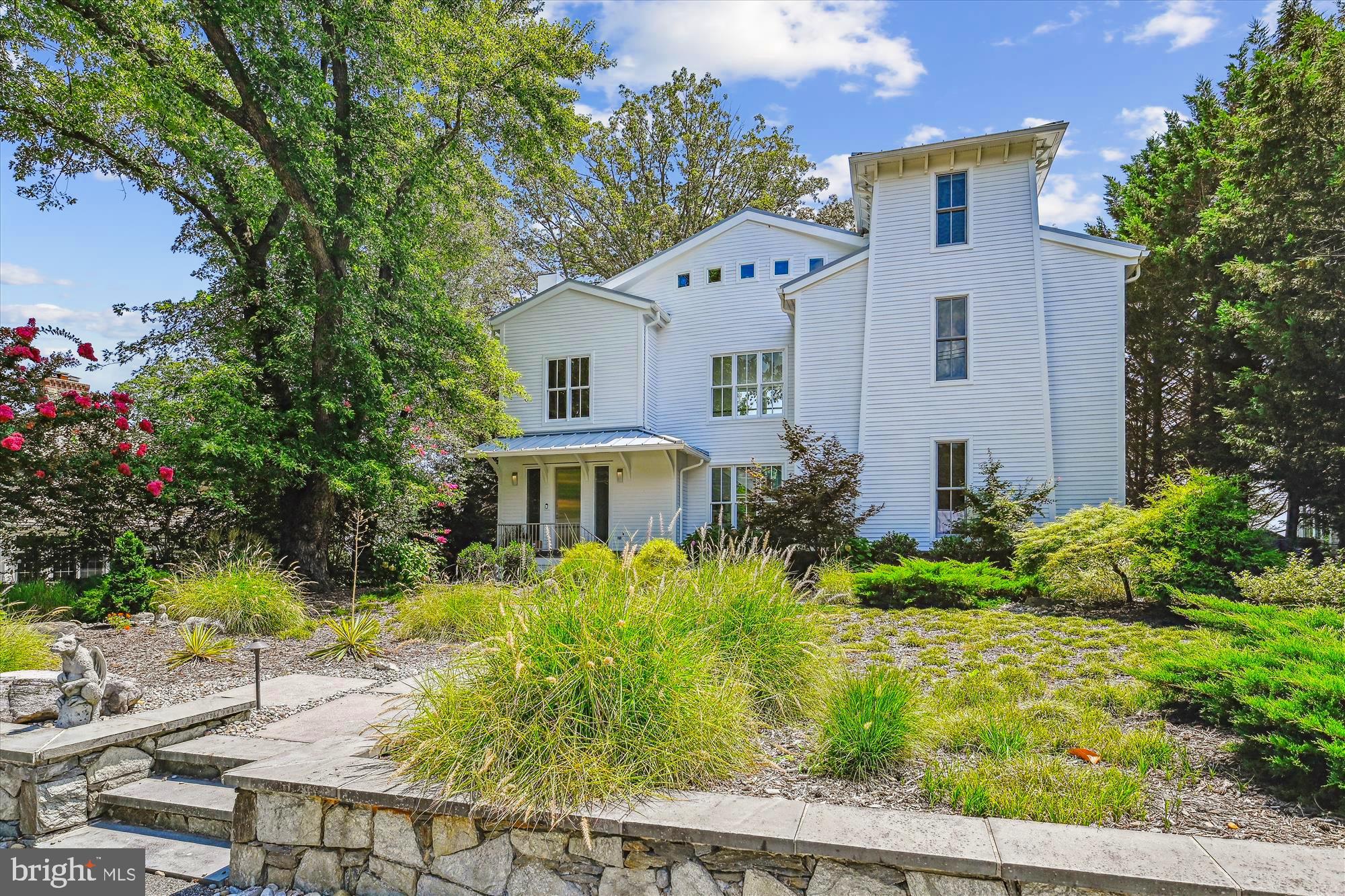 LAKE SHORE - Residential