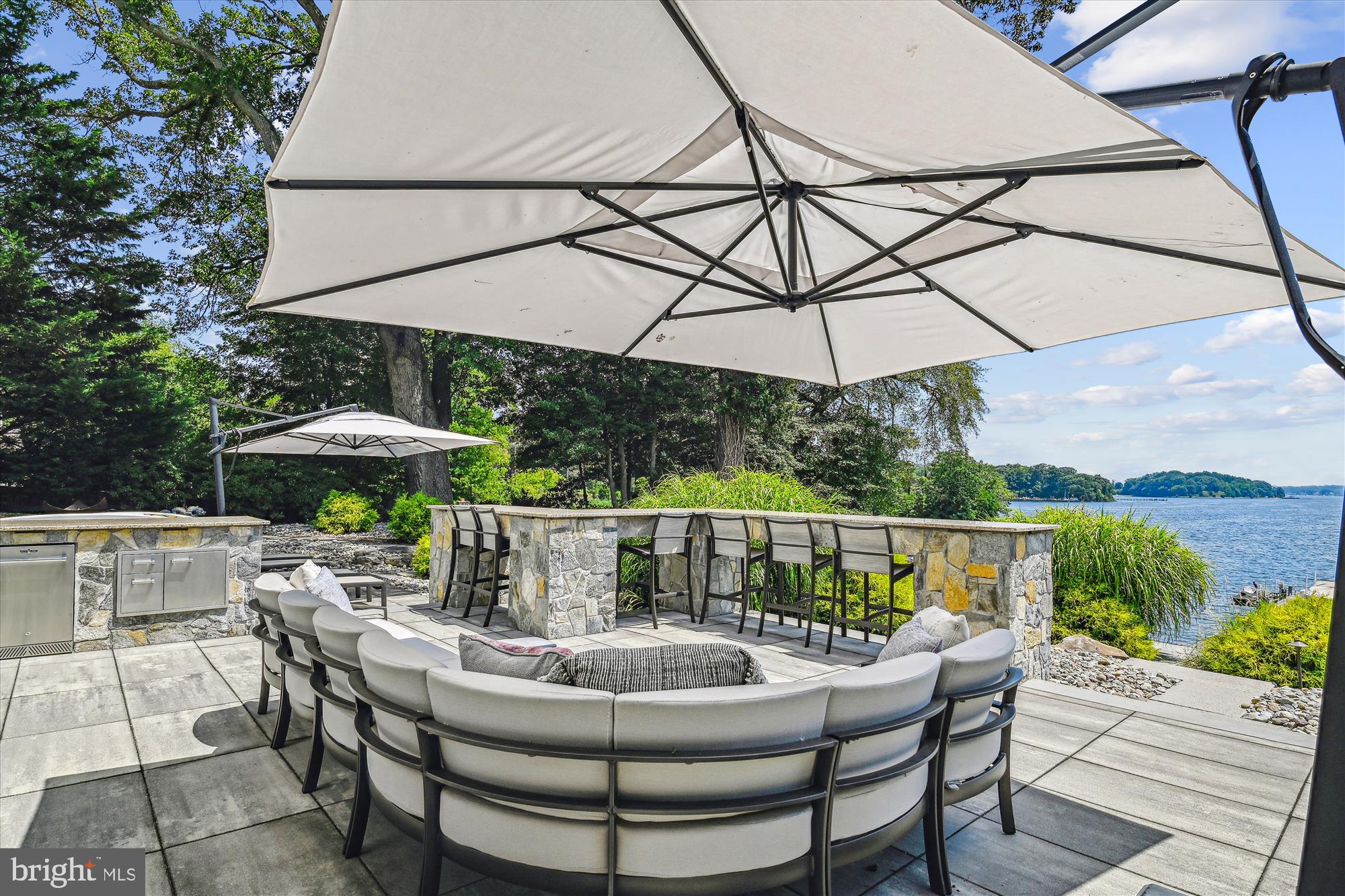 LAKE SHORE - Residential