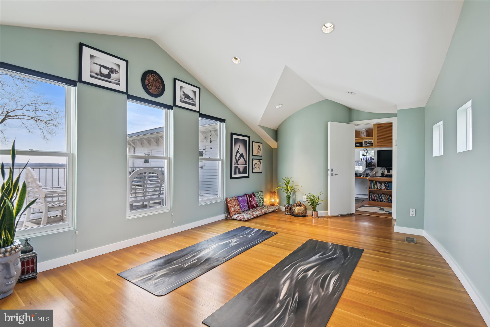 LAKE SHORE - Residential