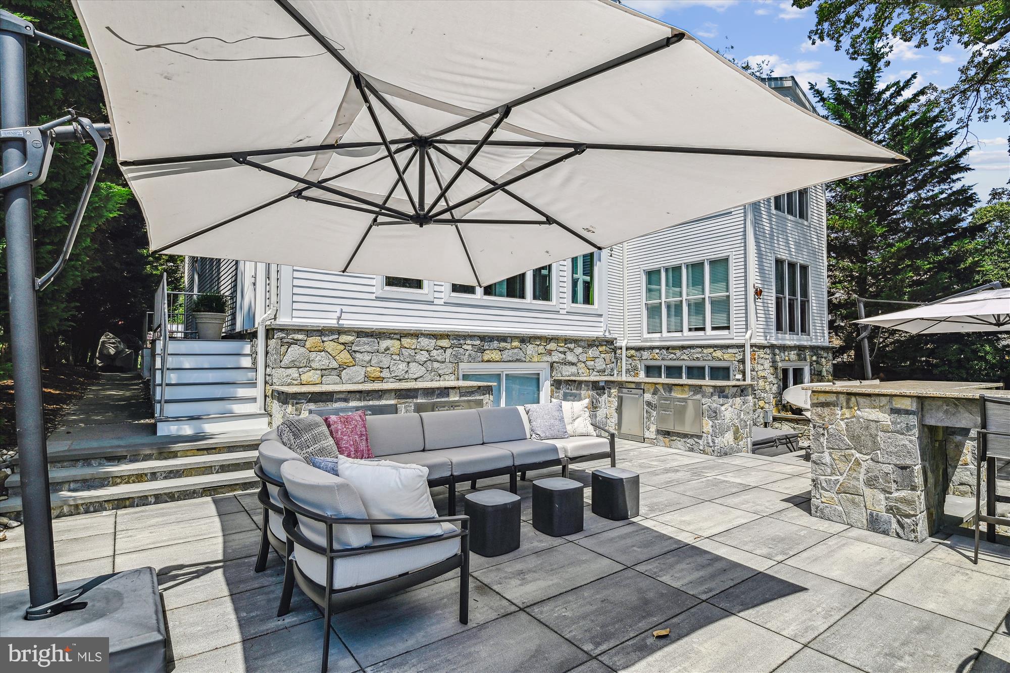 LAKE SHORE - Residential