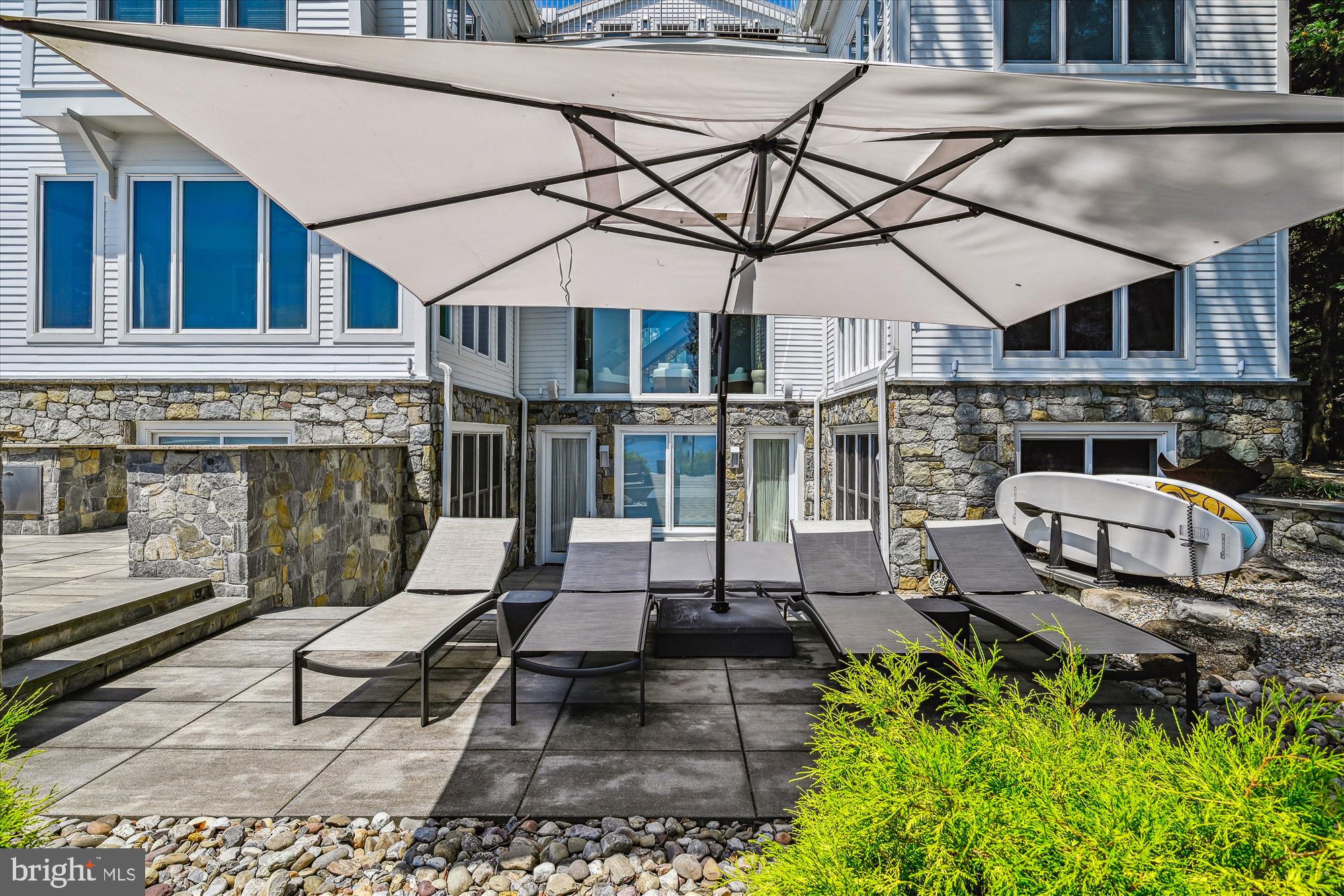 LAKE SHORE - Residential