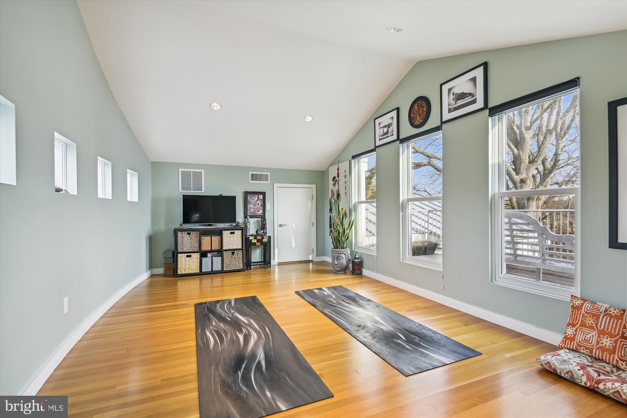 LAKE SHORE - Residential