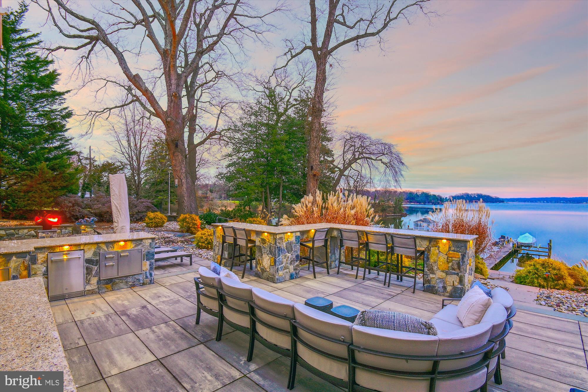 LAKE SHORE - Residential