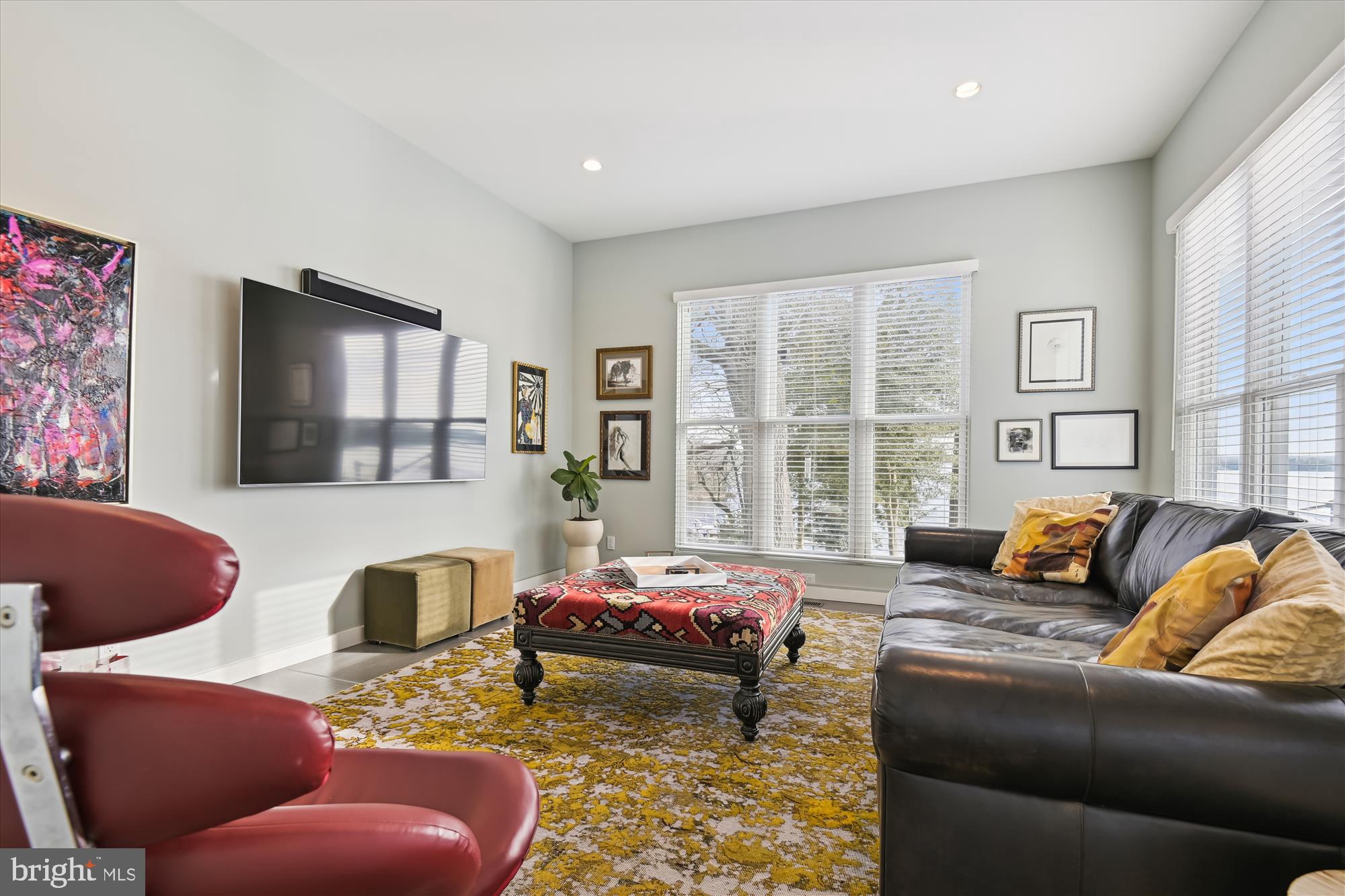 LAKE SHORE - Residential