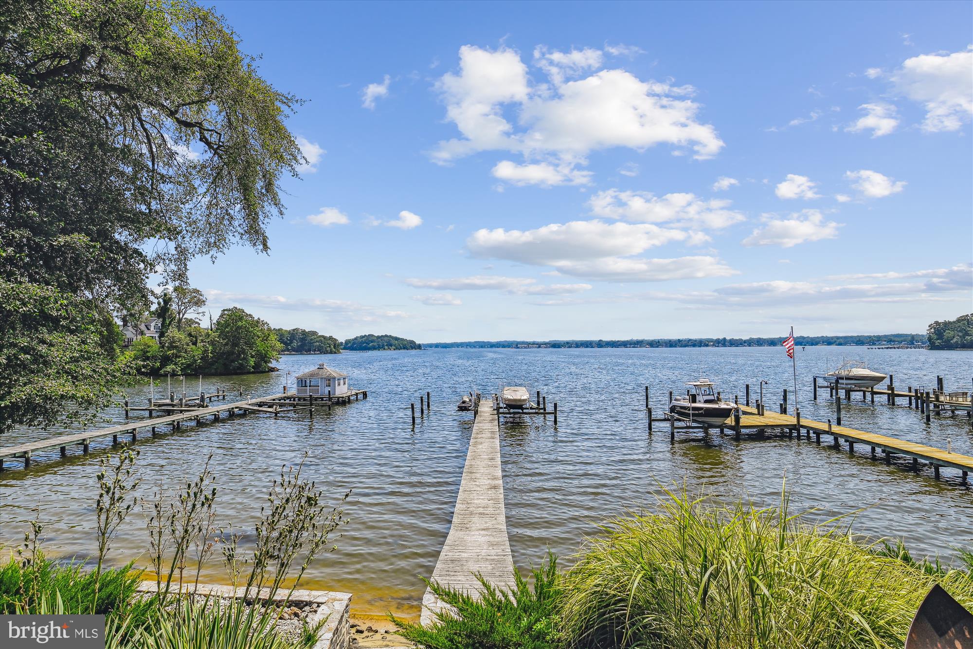 LAKE SHORE - Residential