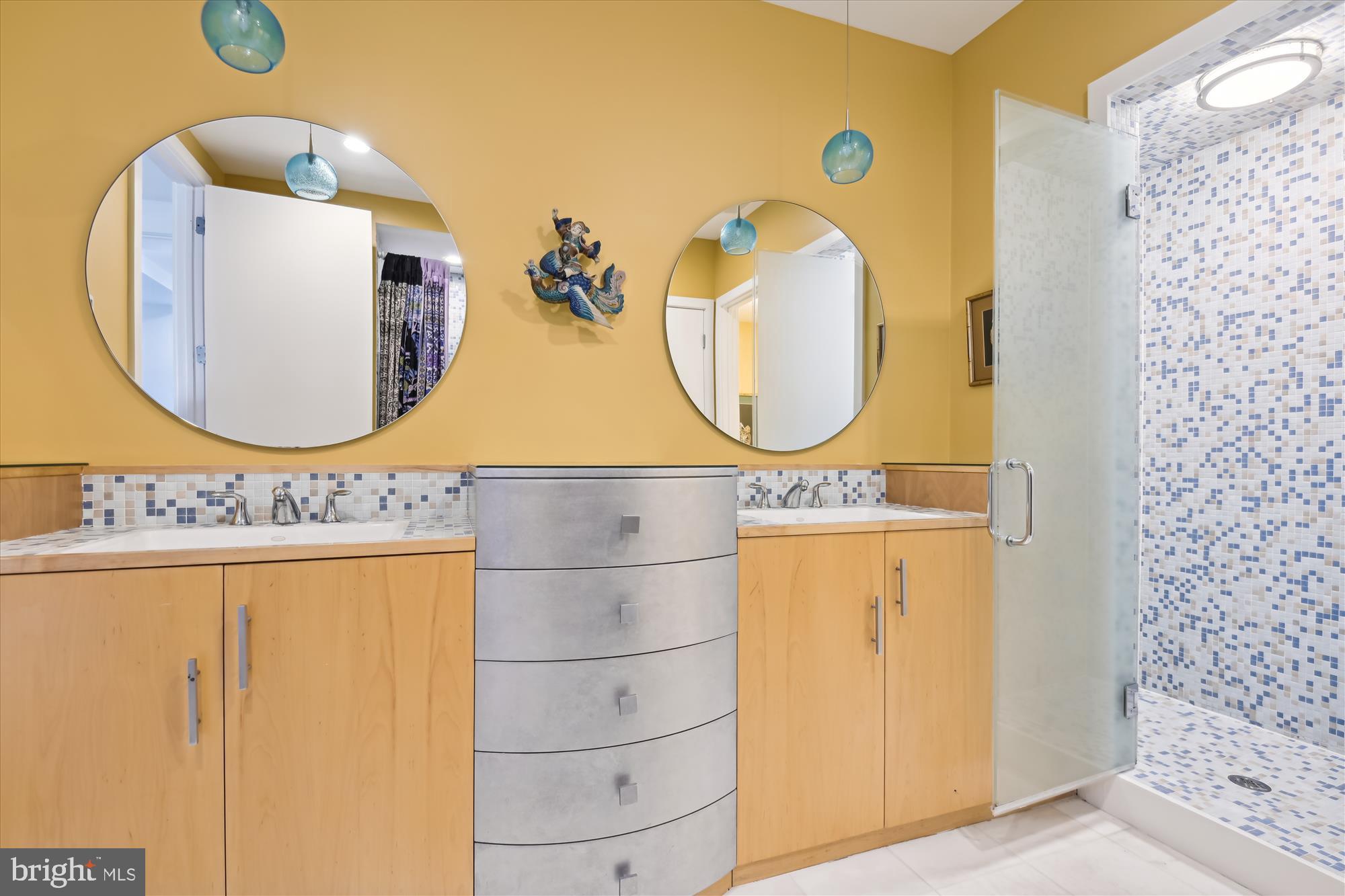 LAKE SHORE - Residential