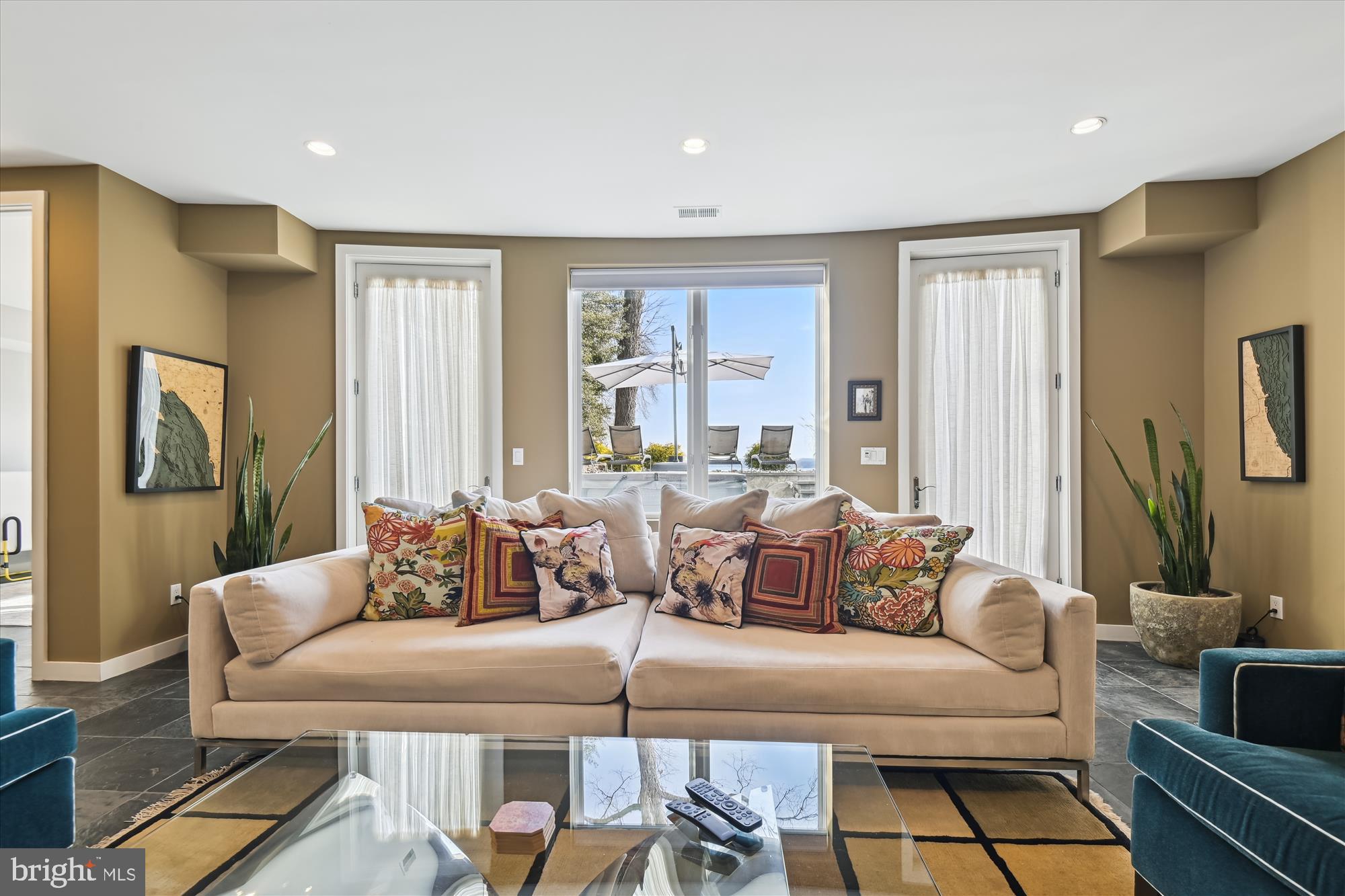 LAKE SHORE - Residential