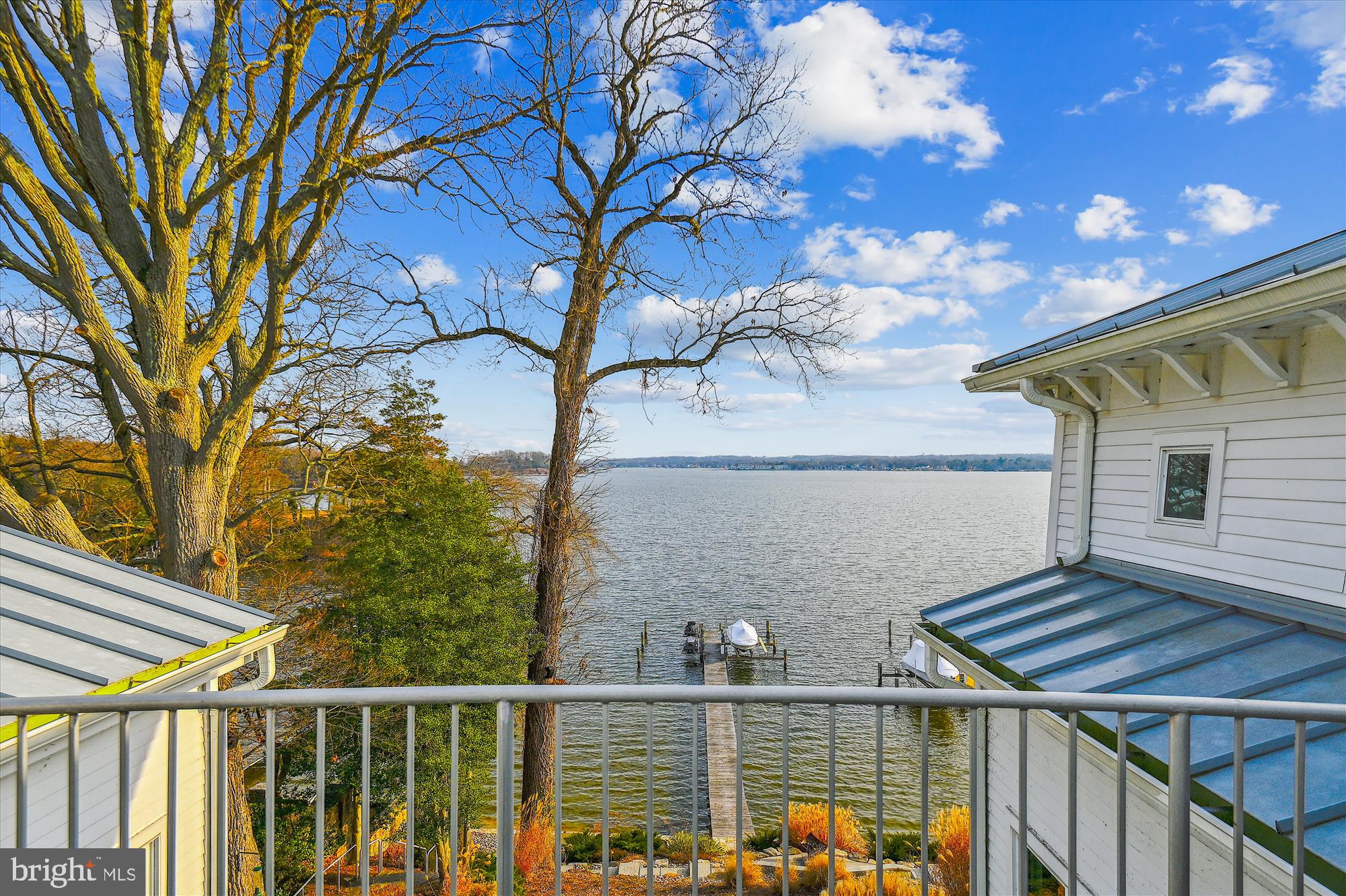 LAKE SHORE - Residential