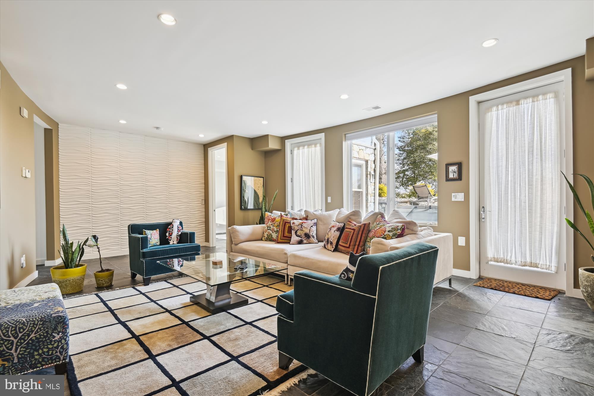 LAKE SHORE - Residential