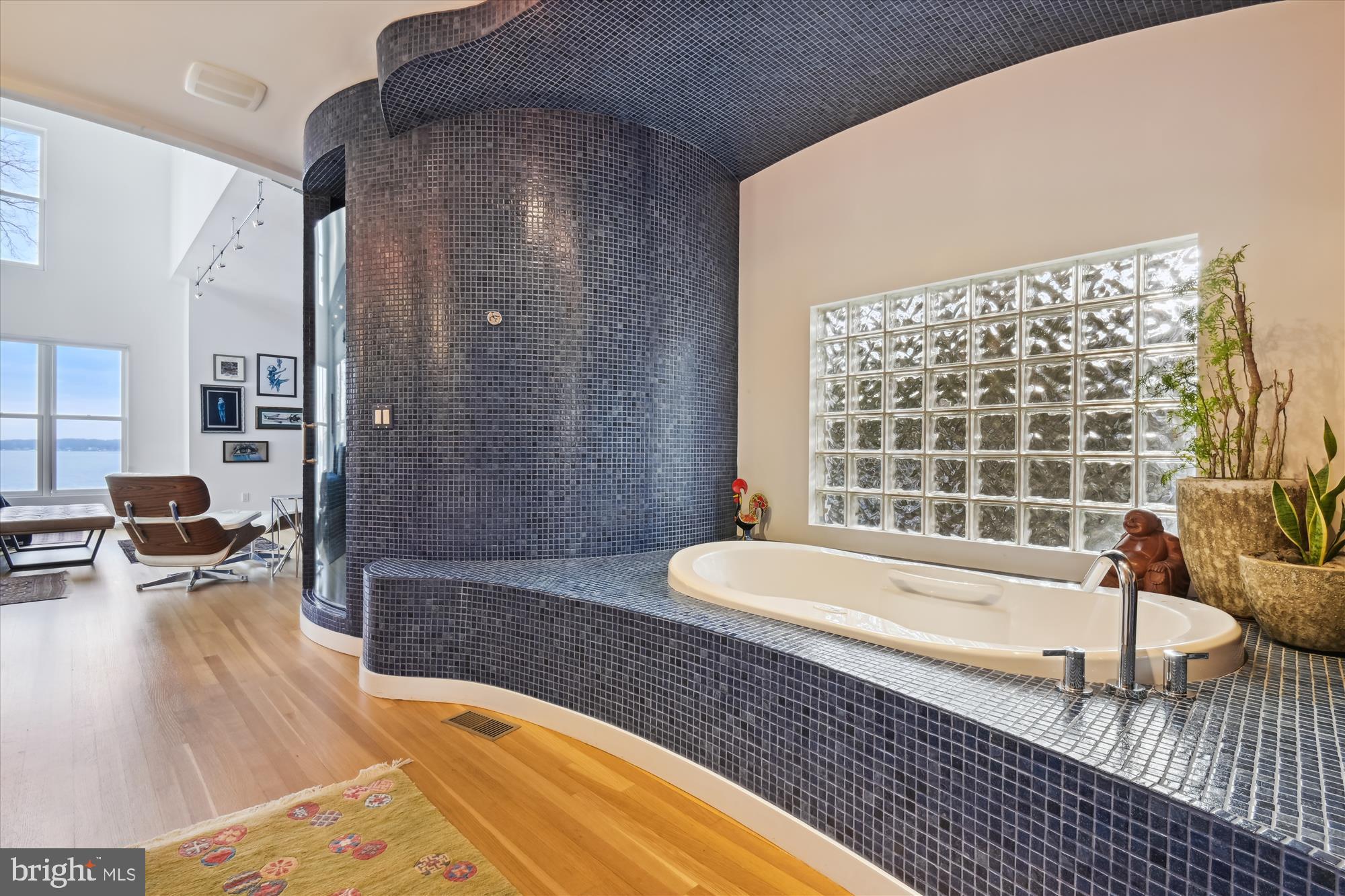 LAKE SHORE - Residential