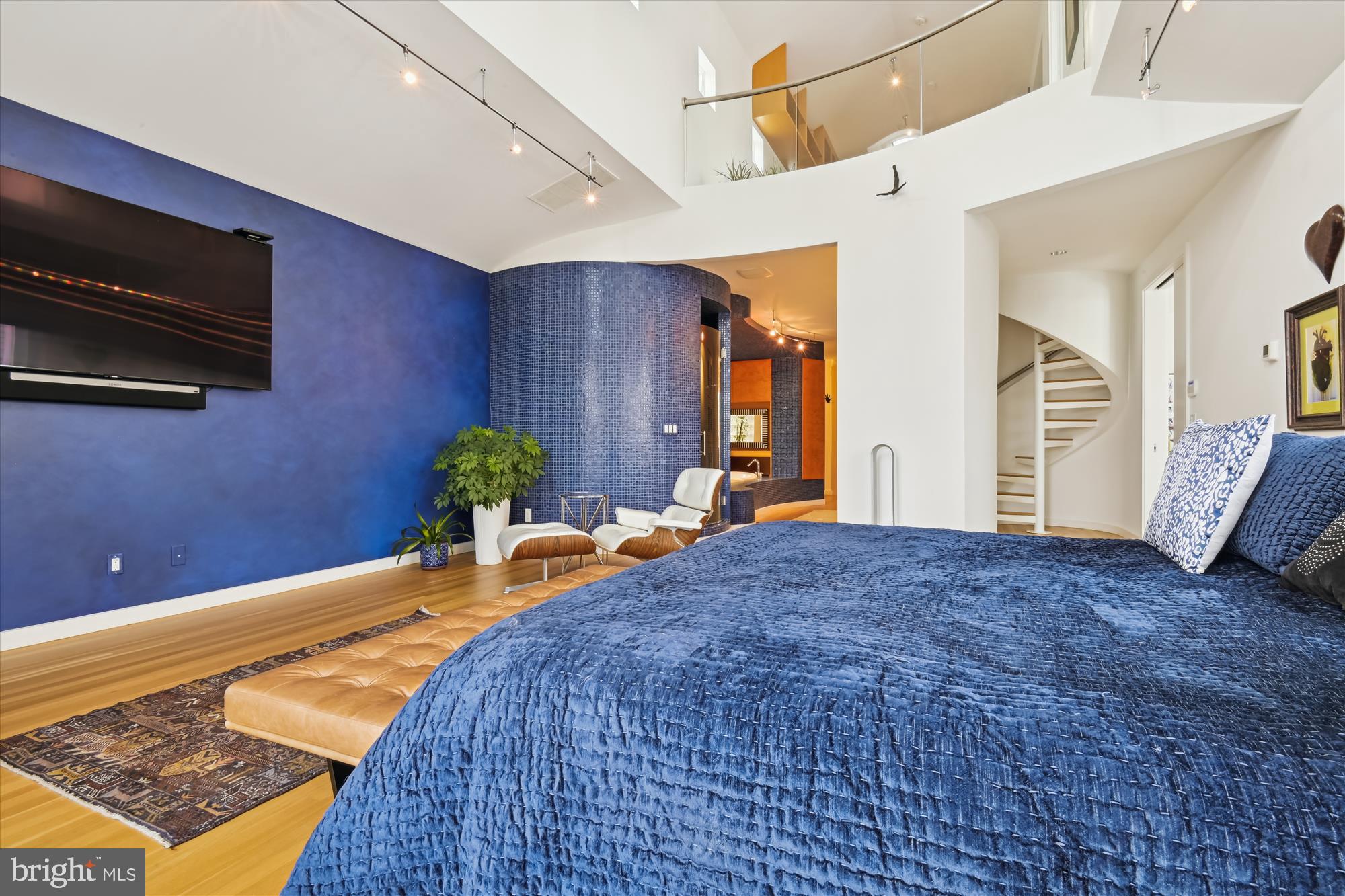 LAKE SHORE - Residential