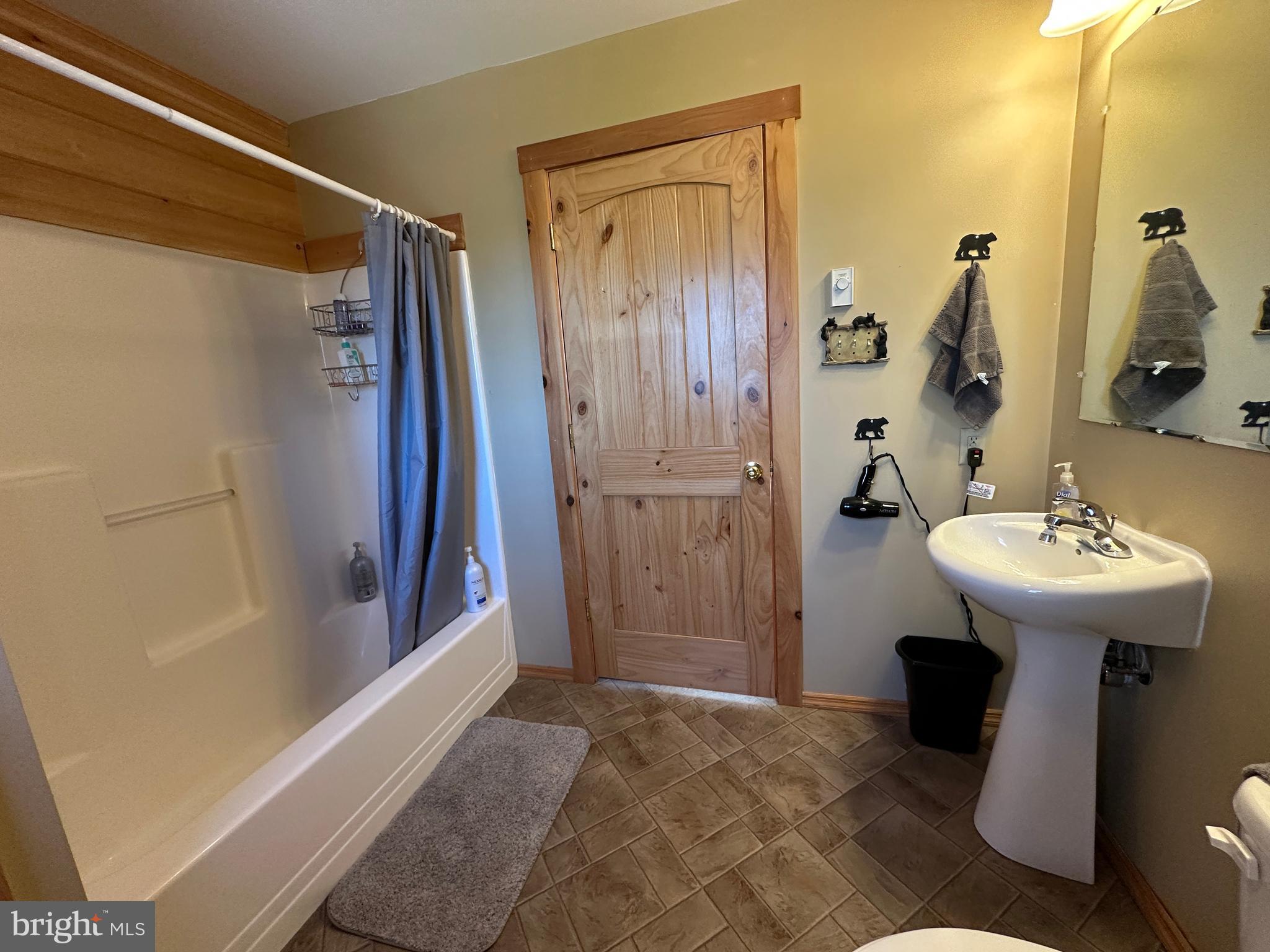 SHADOW KNOLLS - Residential