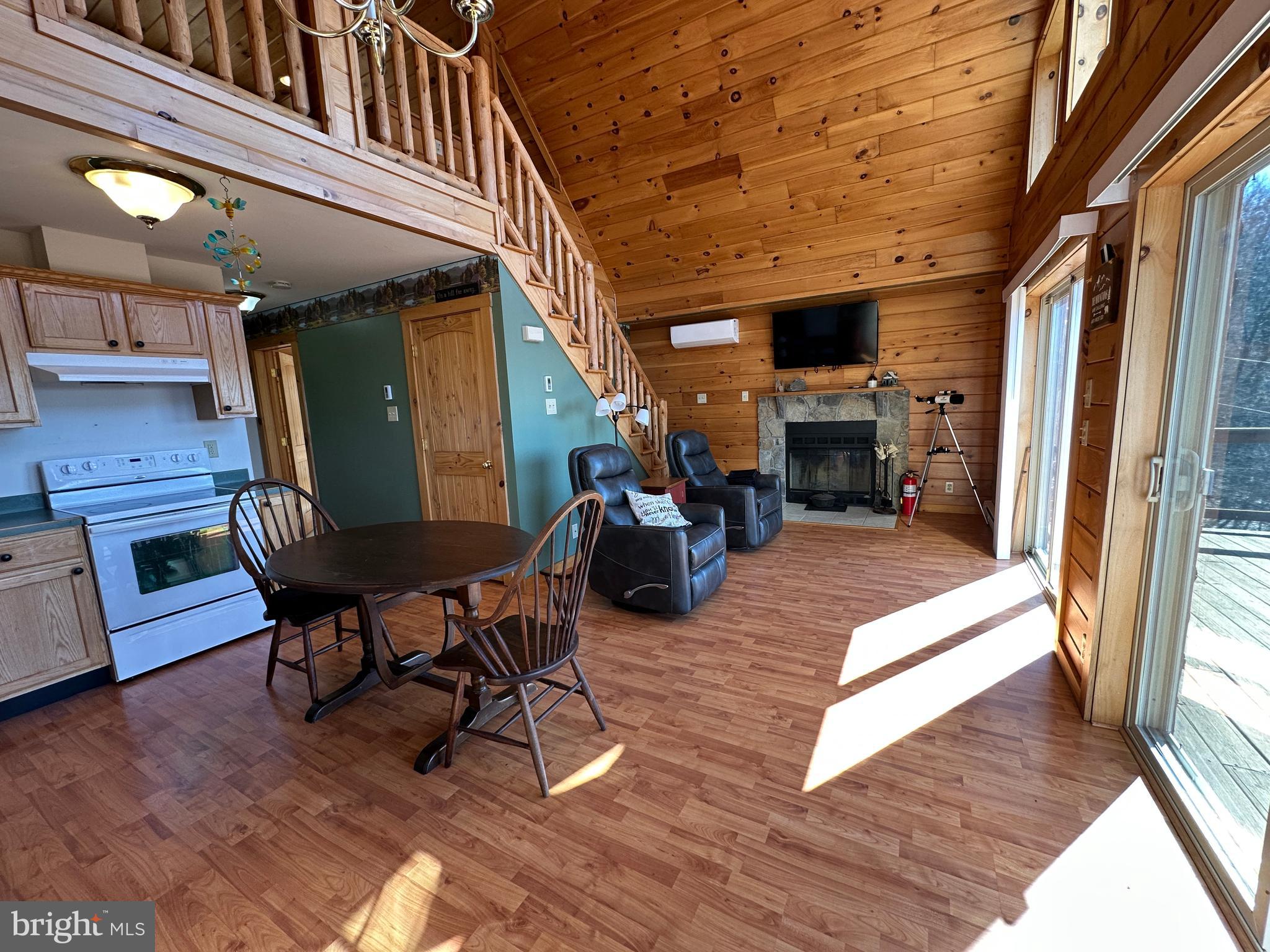 SHADOW KNOLLS - Residential