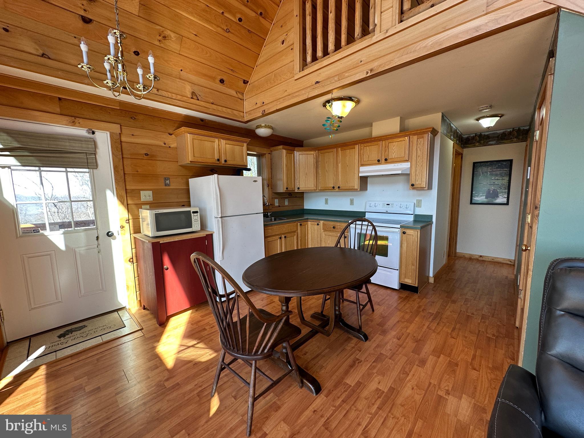 SHADOW KNOLLS - Residential